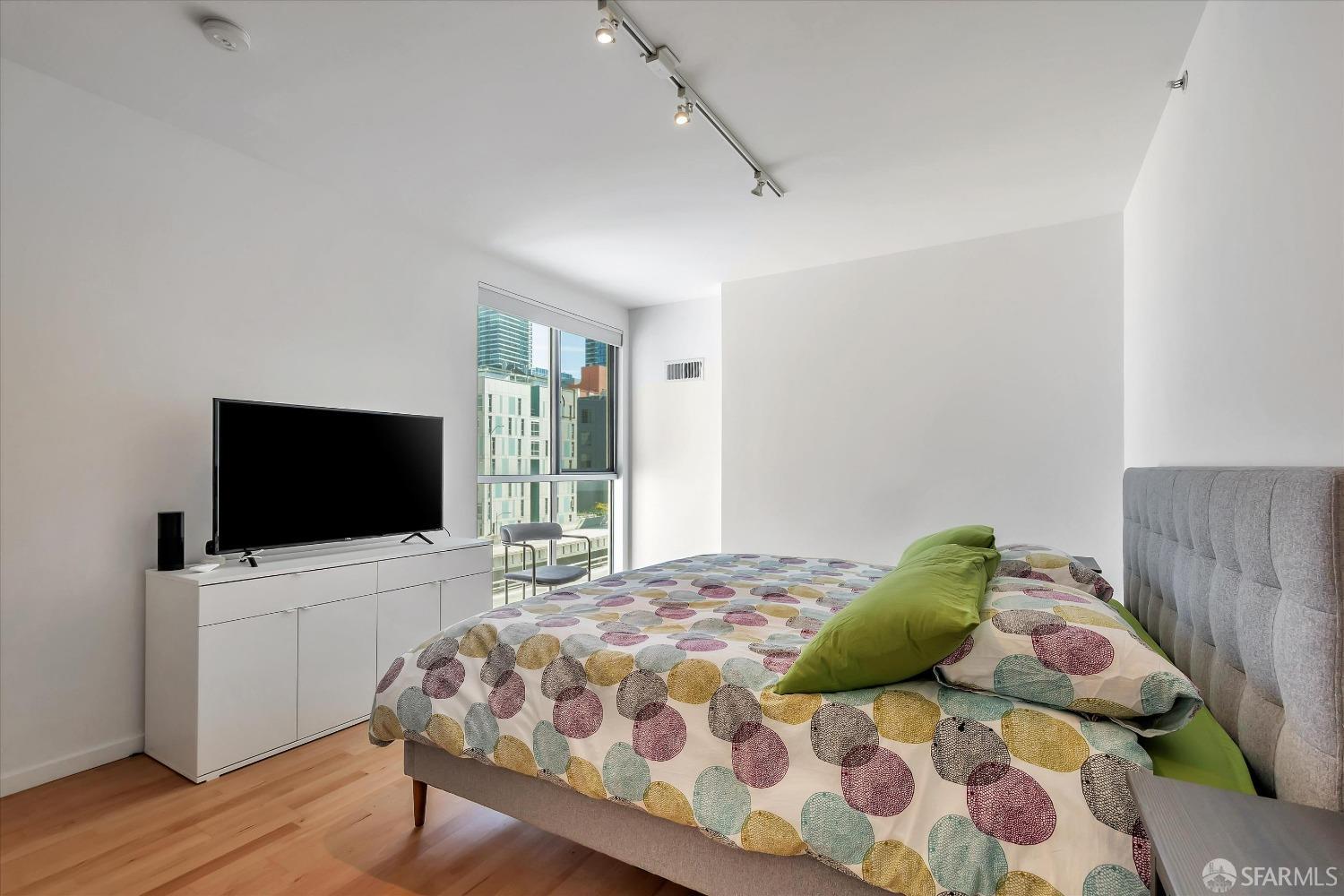 69 Clementina Street # 802