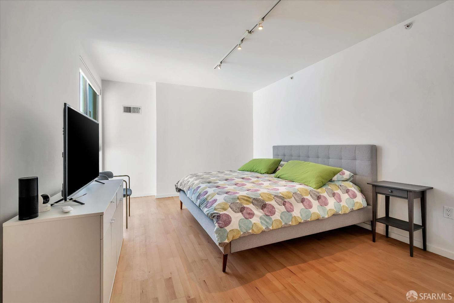 69 Clementina Street # 802
