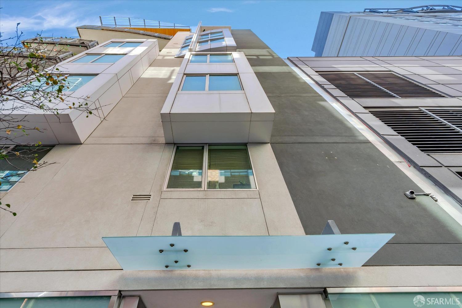 69 Clementina Street # 802