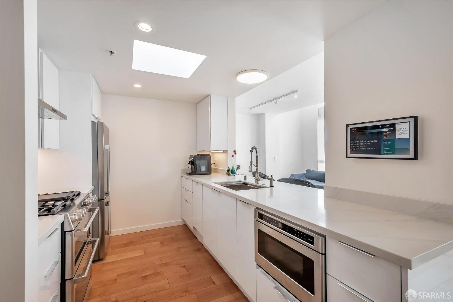 69 Clementina Street # 802
