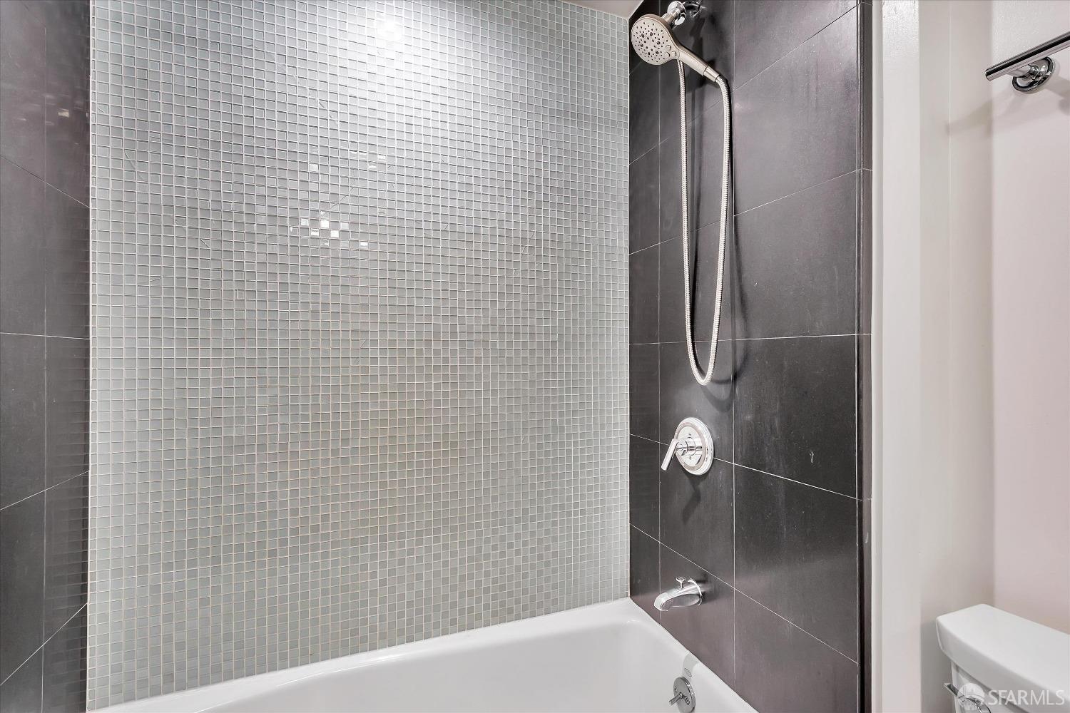 69 Clementina Street # 802