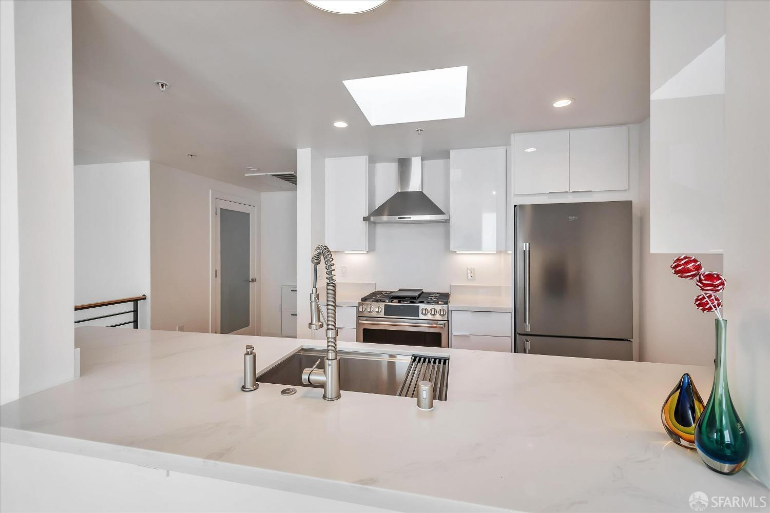 69 Clementina Street # 802