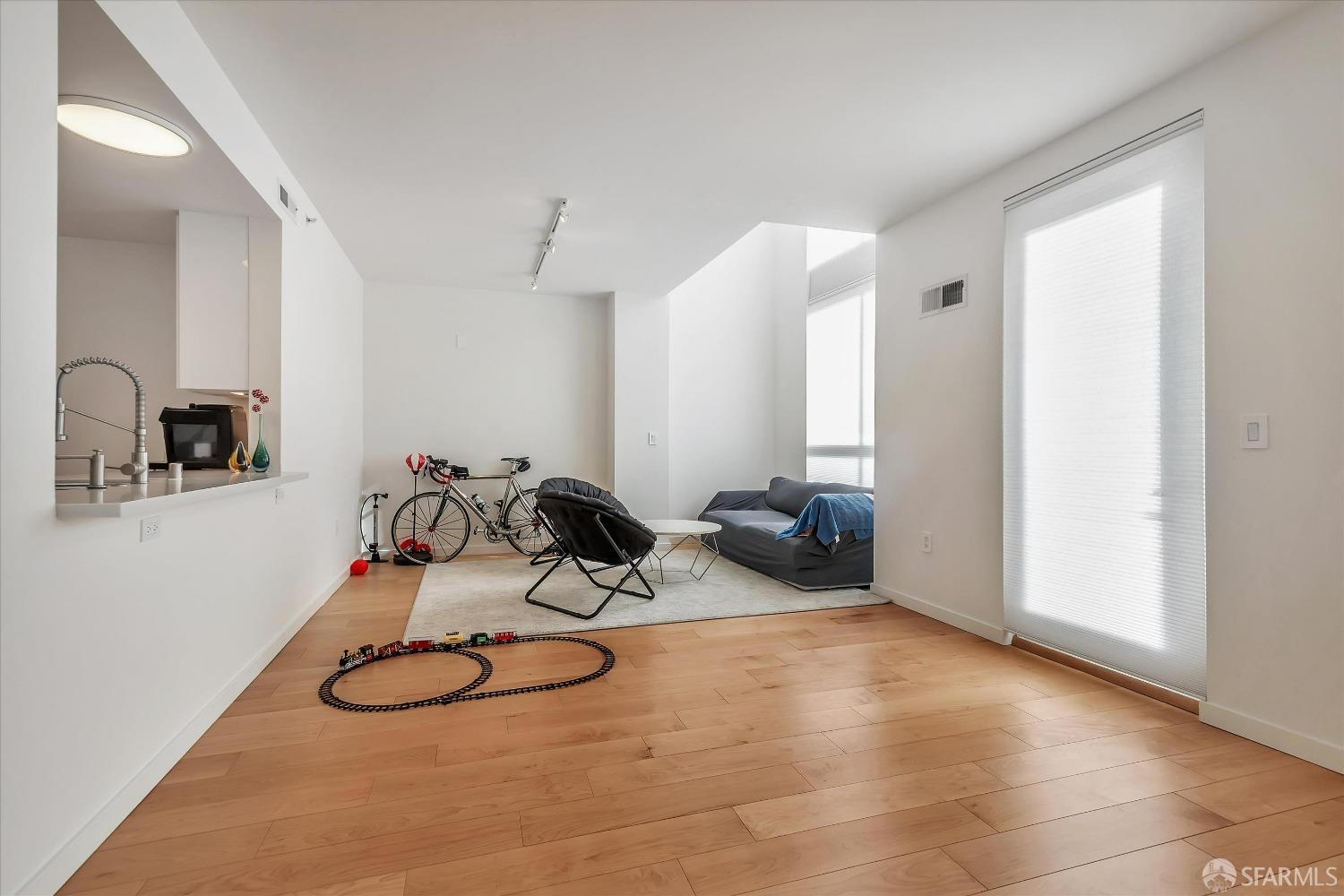 69 Clementina Street # 802
