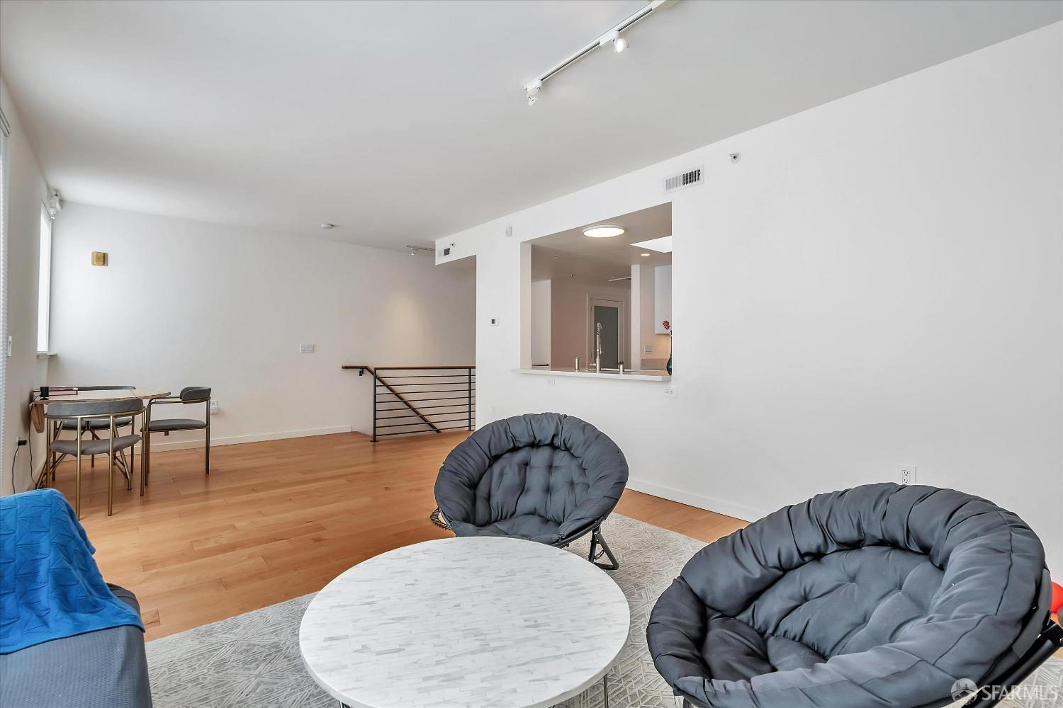 69 Clementina Street # 802