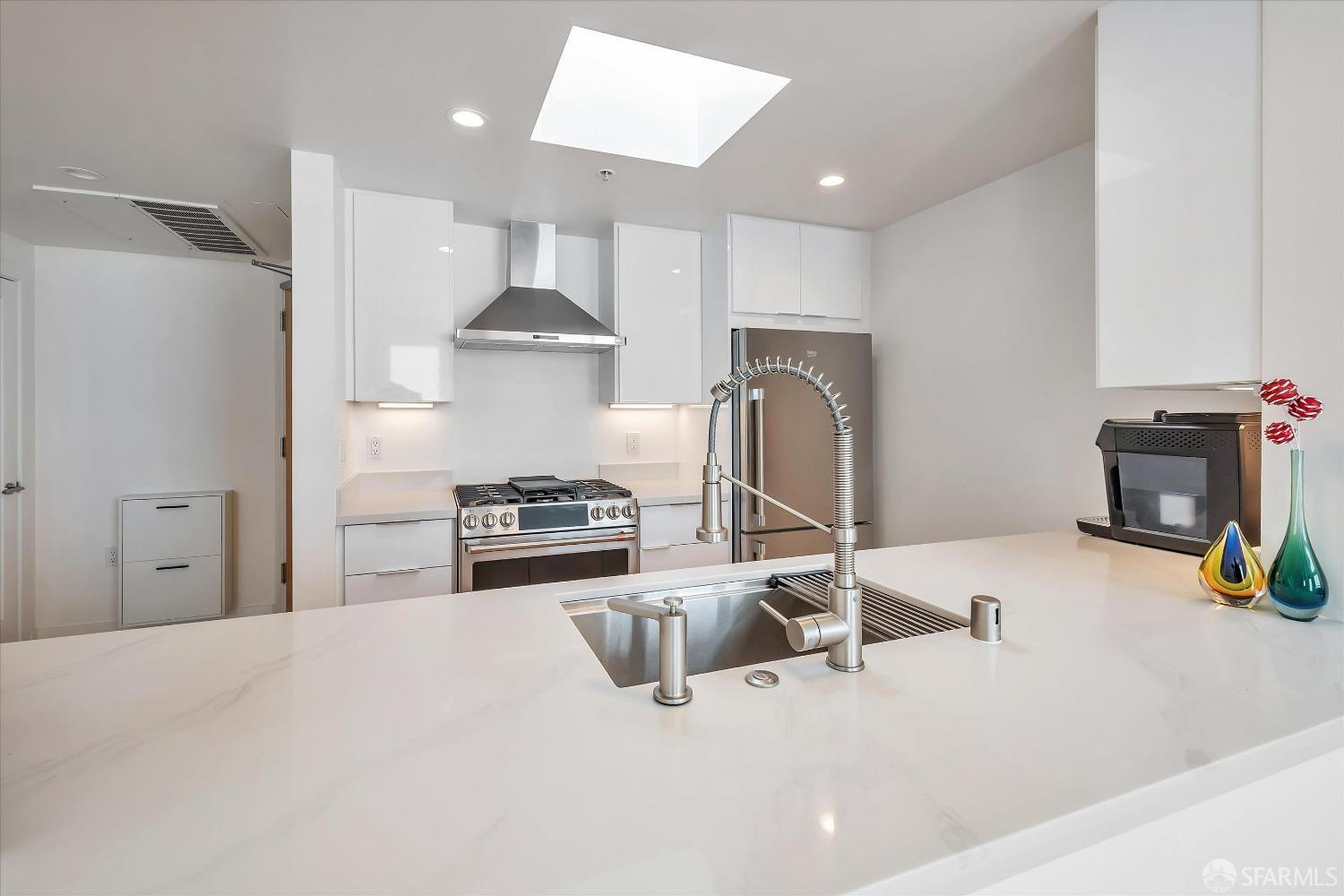 69 Clementina Street # 802