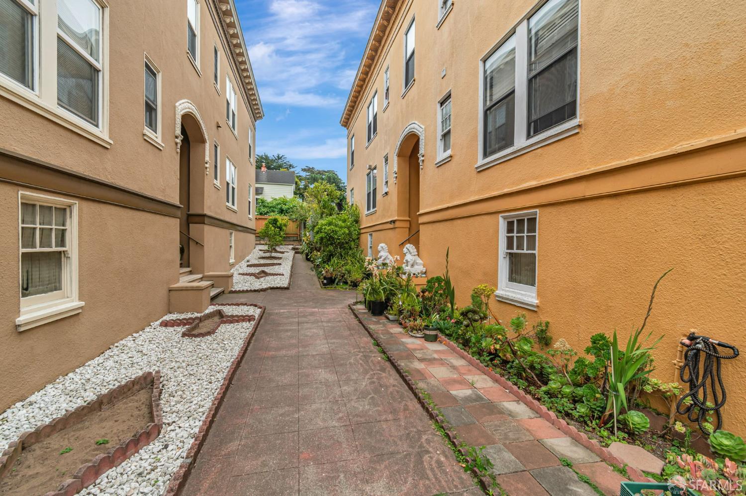 4829 California Street