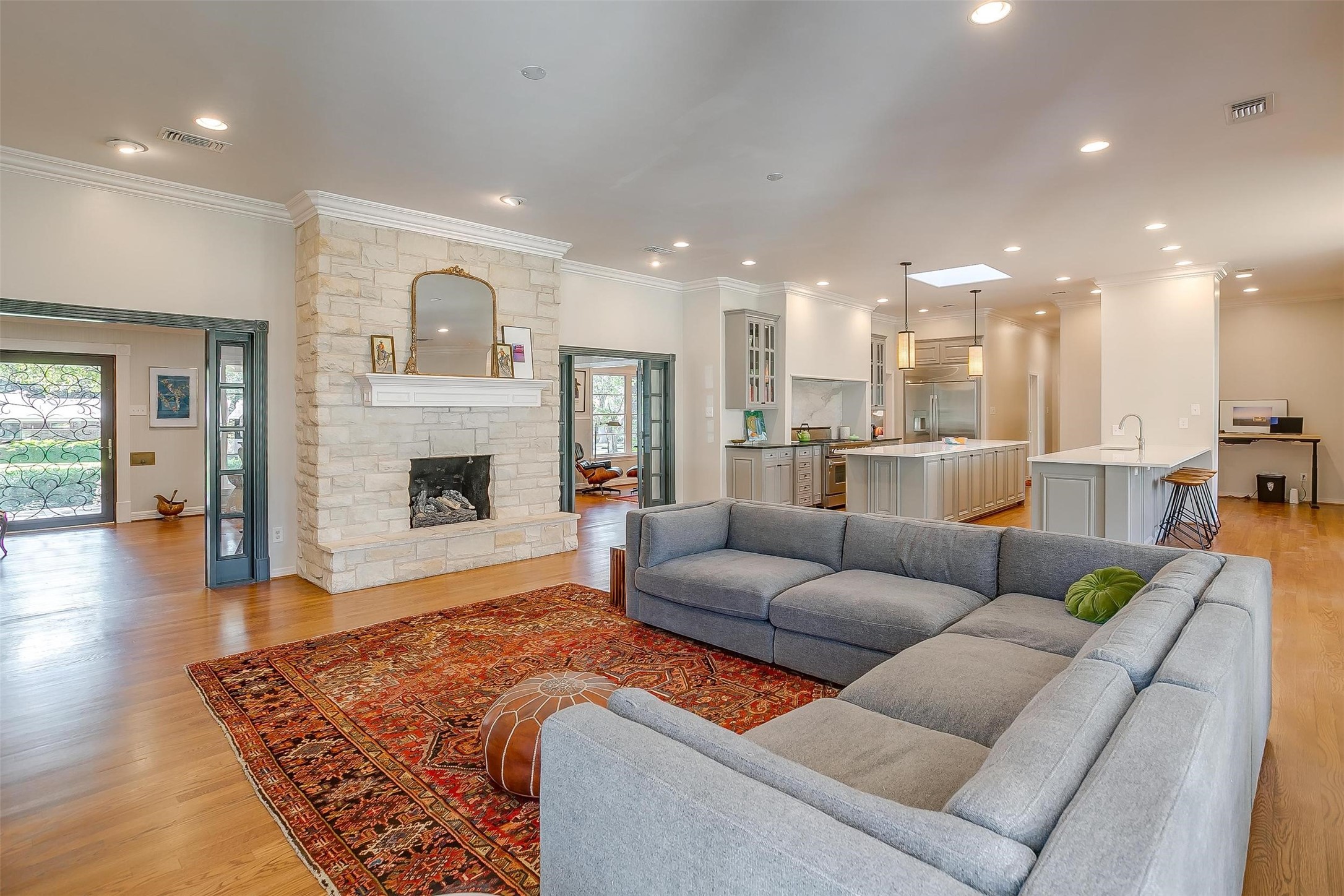 2320 Mistletoe Drive