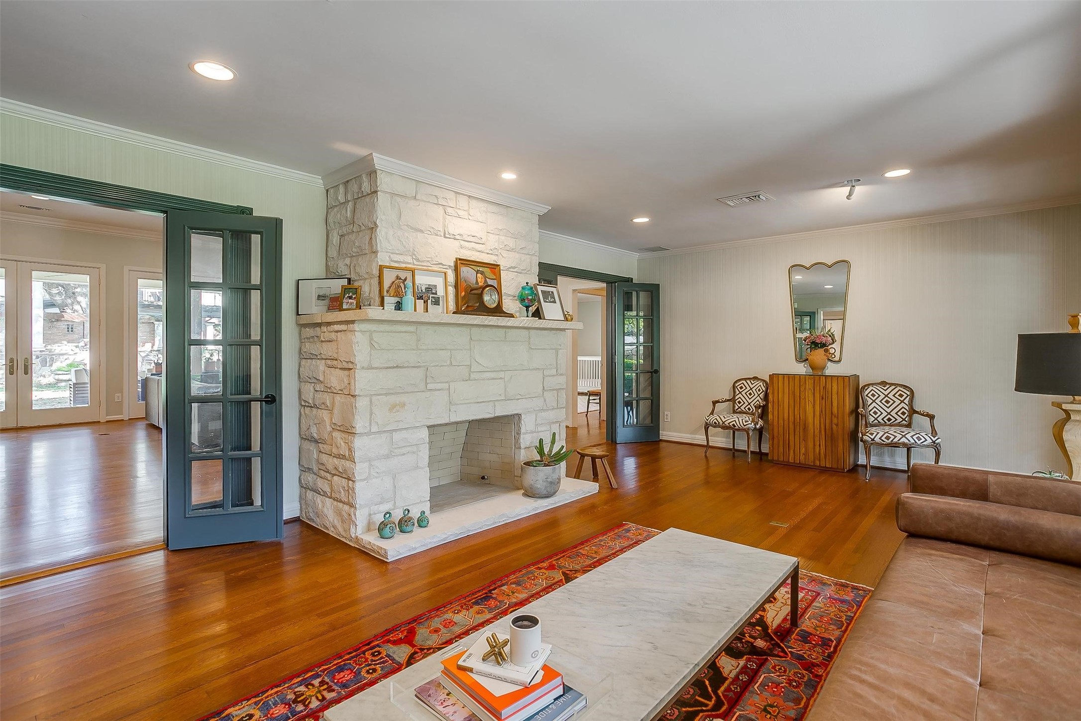 2320 Mistletoe Drive