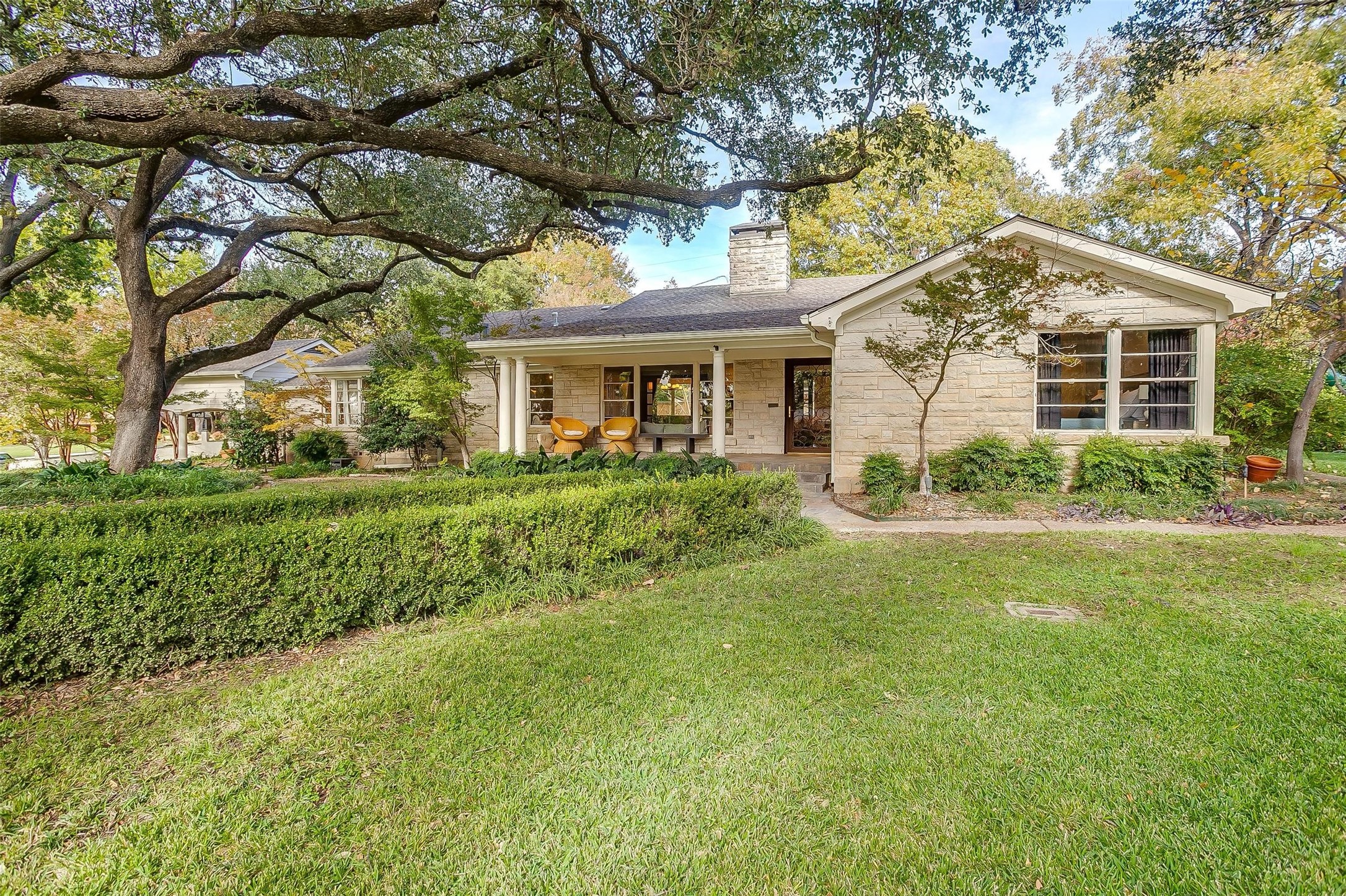 2320 Mistletoe Drive