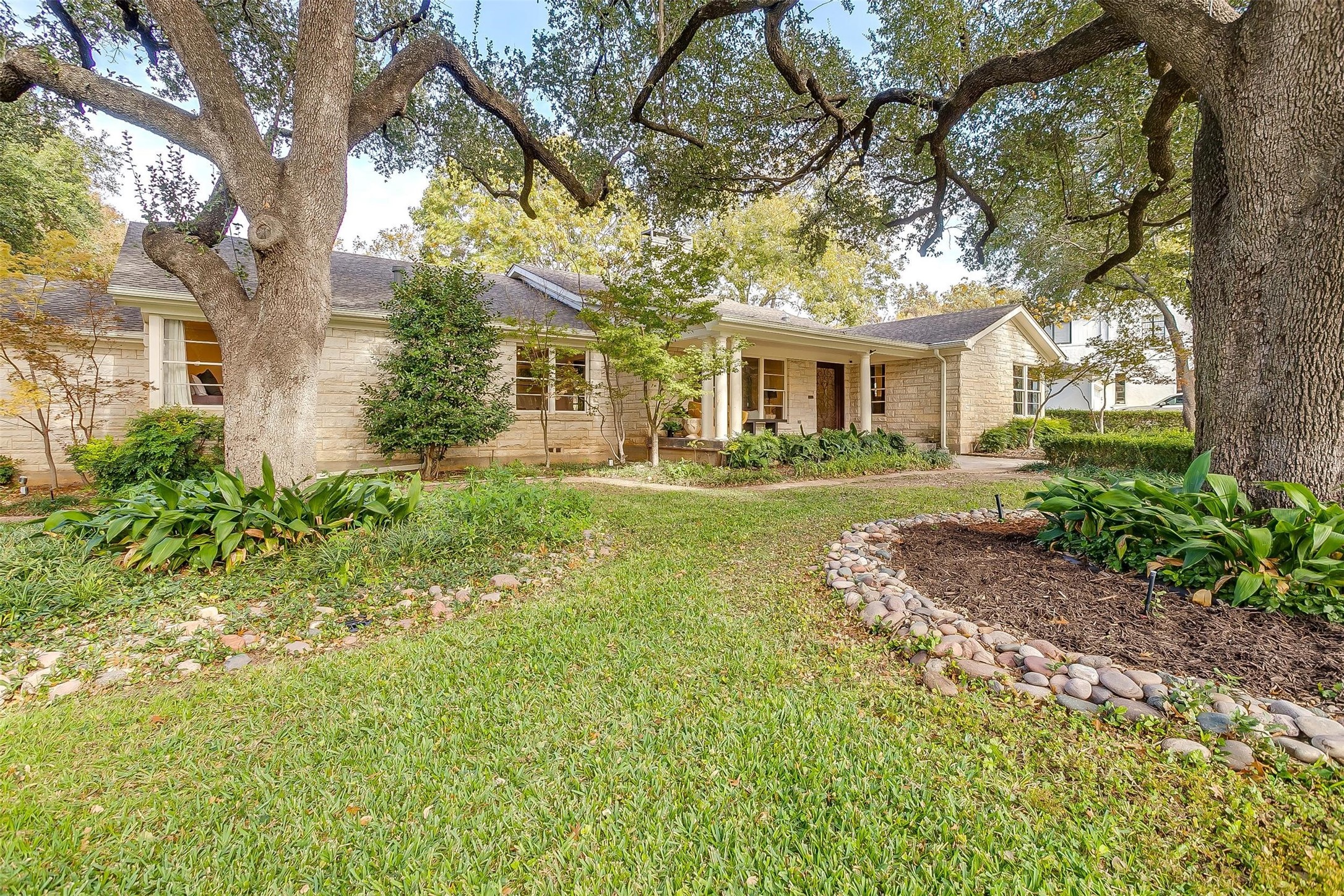 2320 Mistletoe Drive
