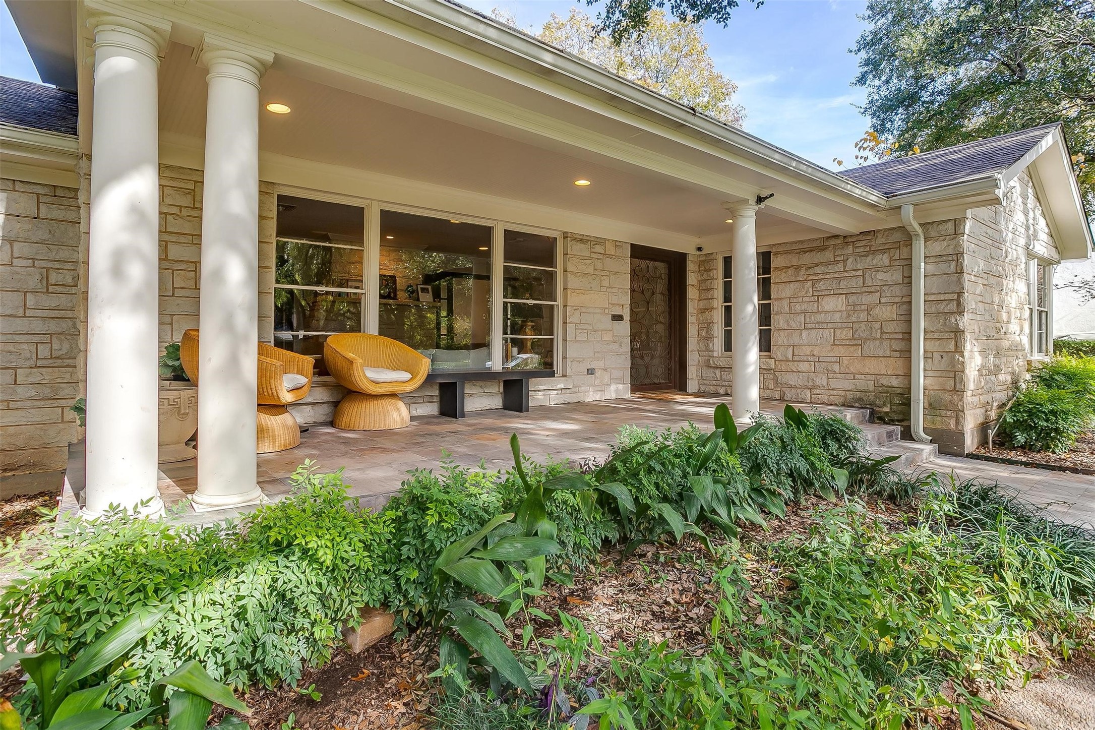 2320 Mistletoe Drive