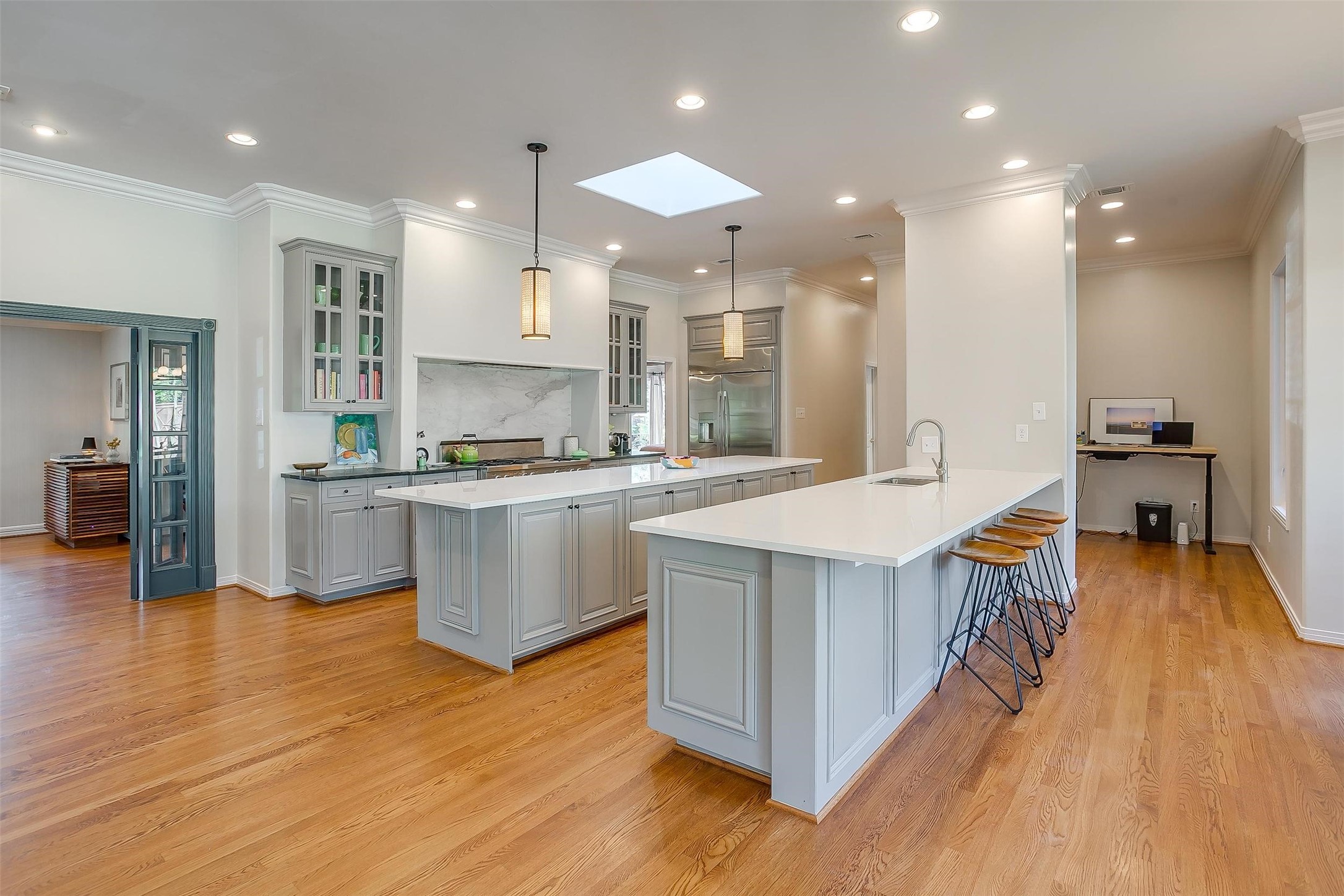 2320 Mistletoe Drive