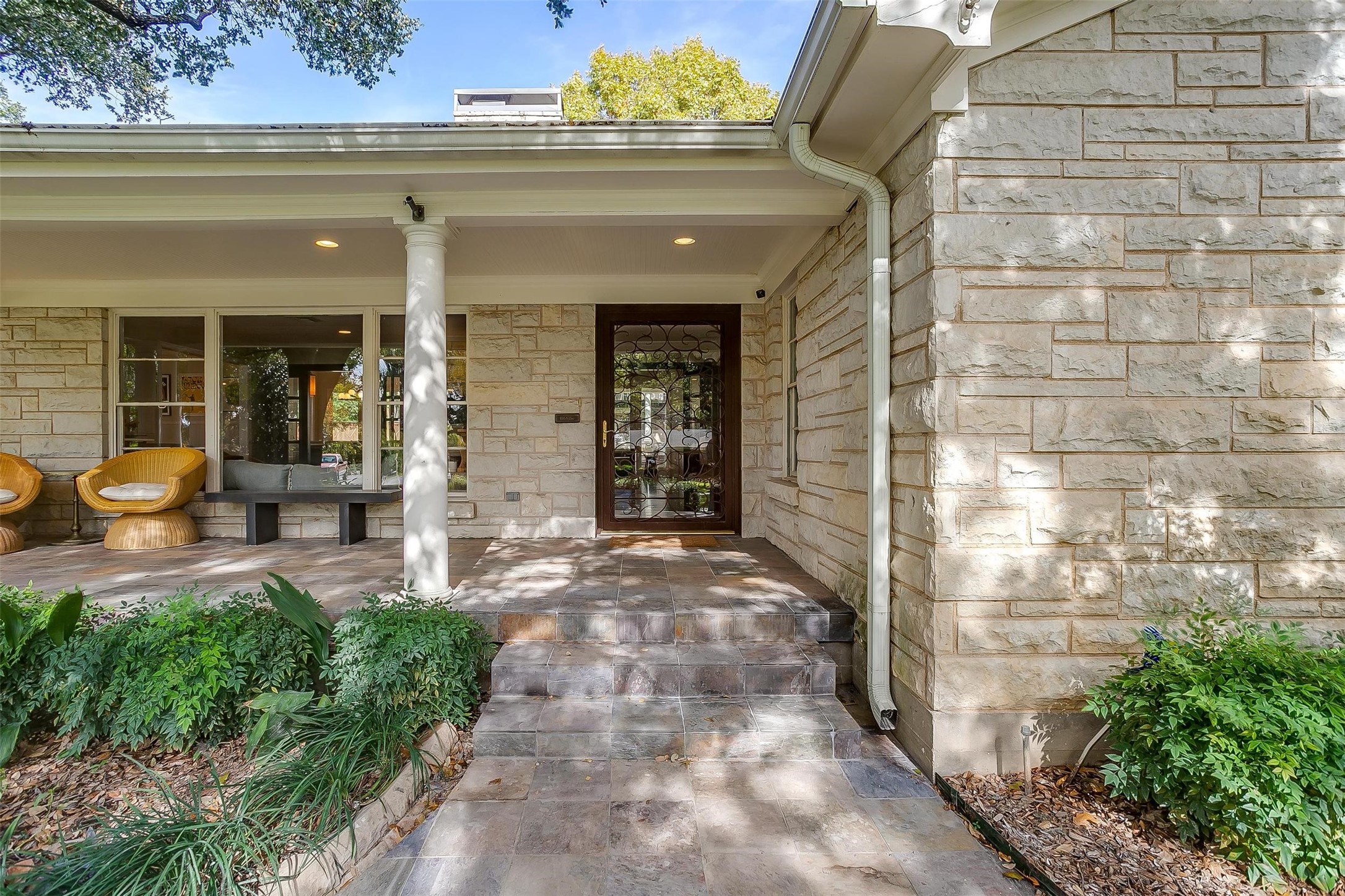 2320 Mistletoe Drive