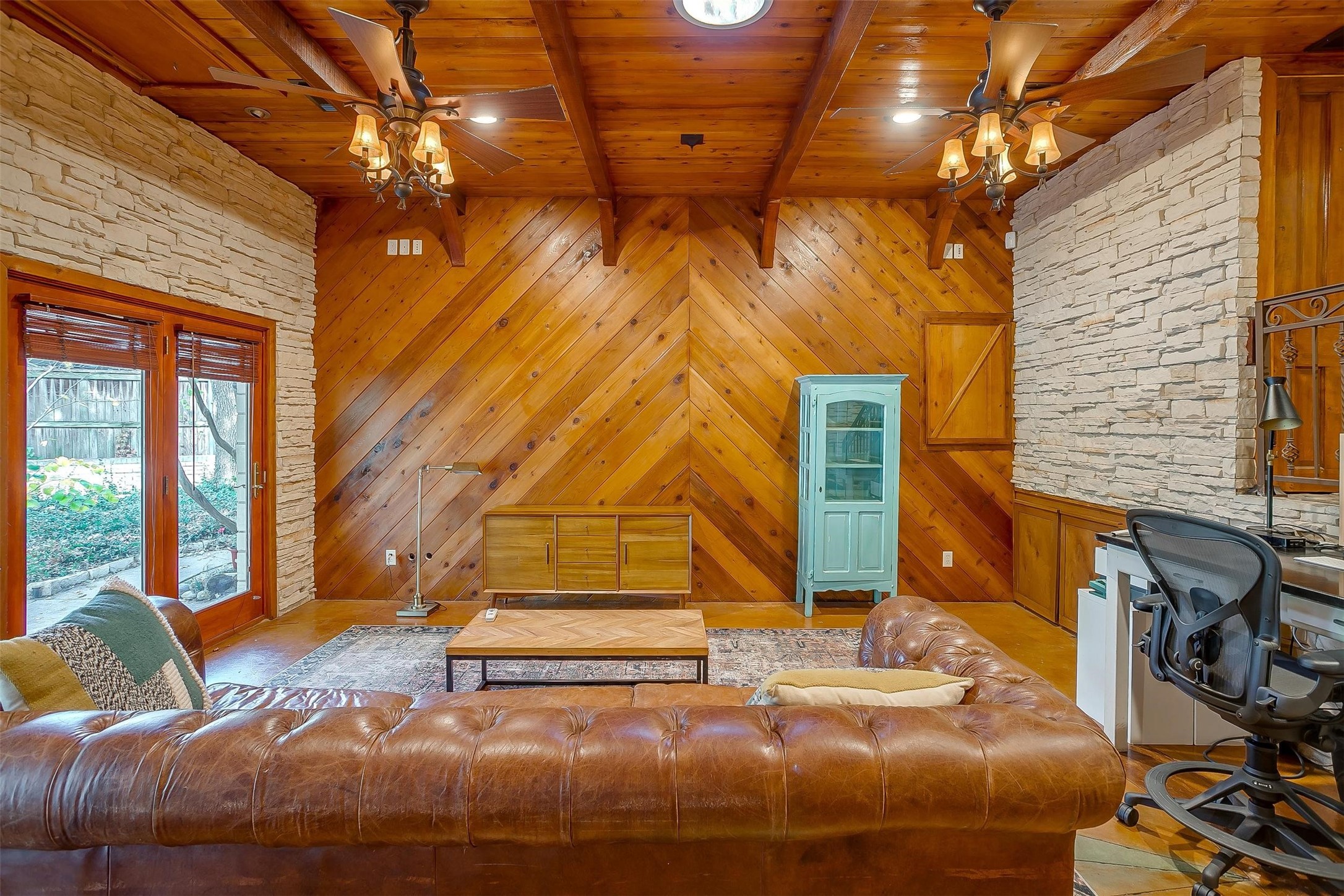2320 Mistletoe Drive
