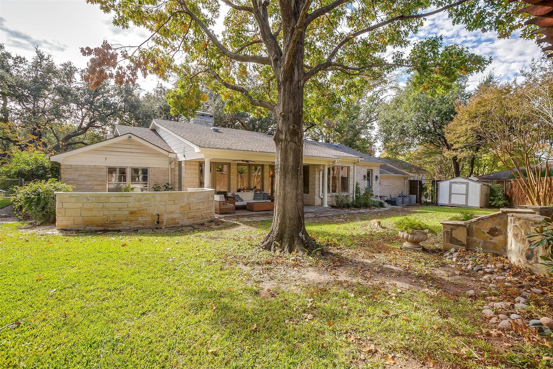 2320 Mistletoe Drive