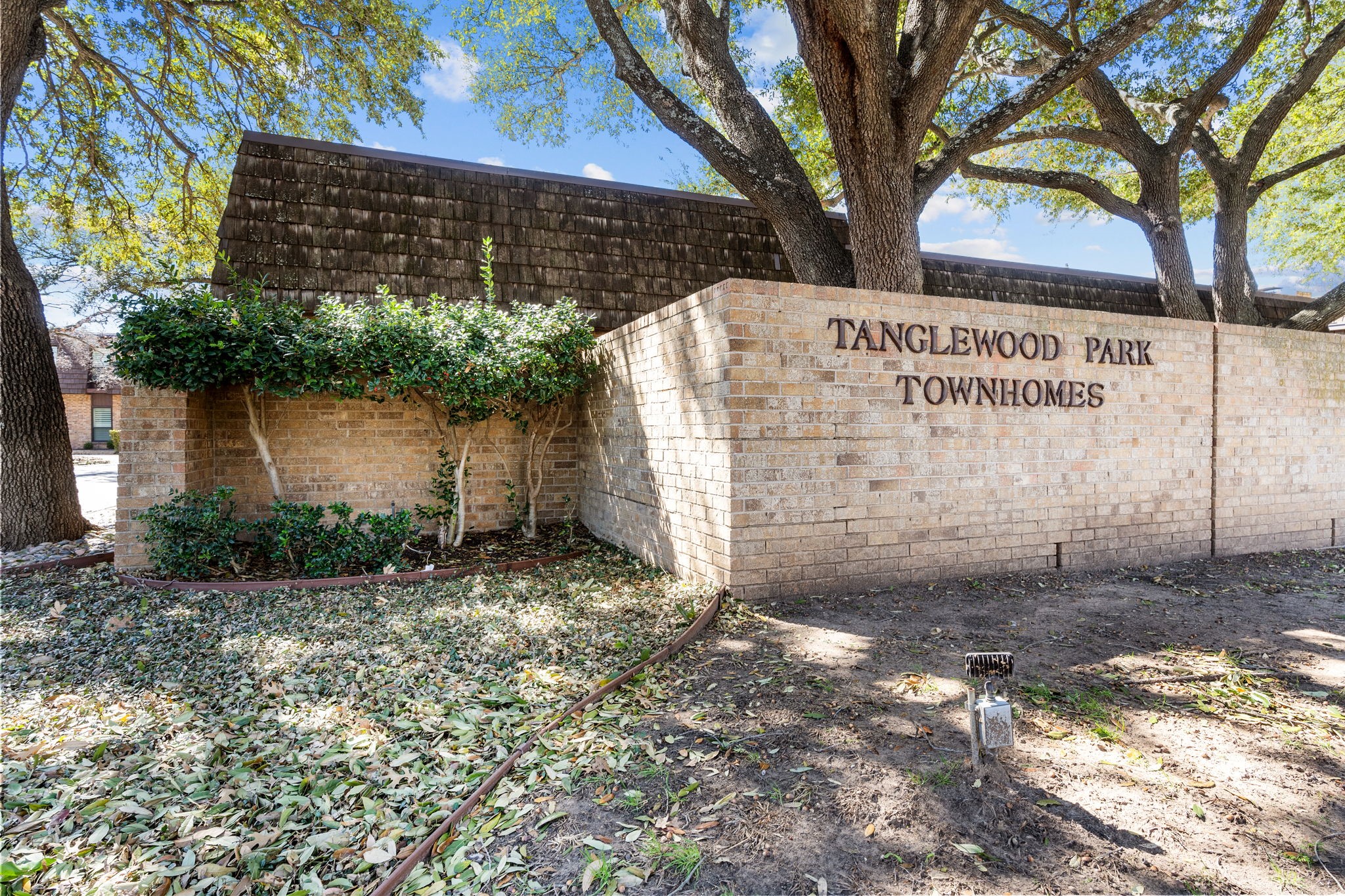 3012 Tanglewood Park West