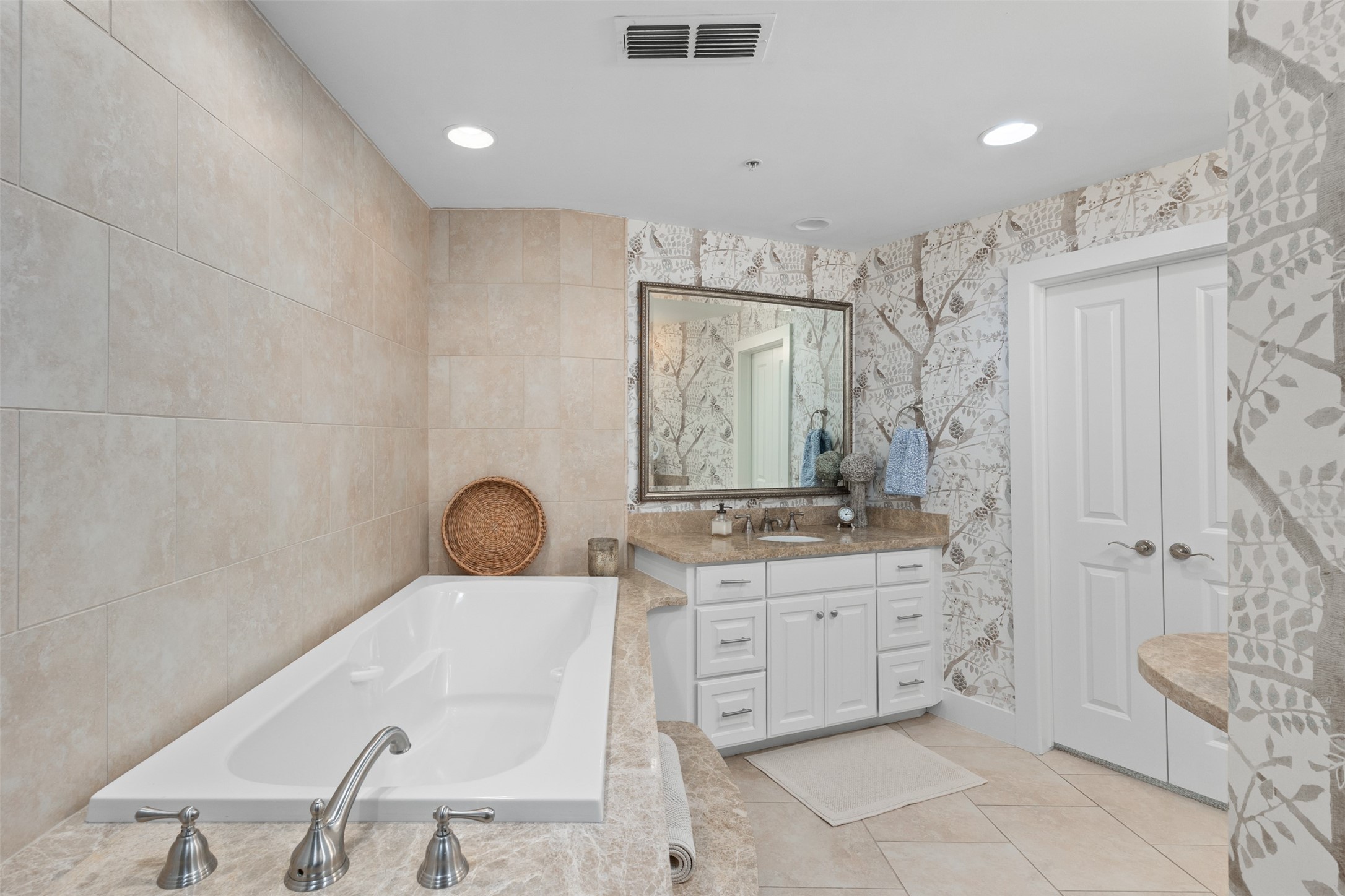411 W 7th Street