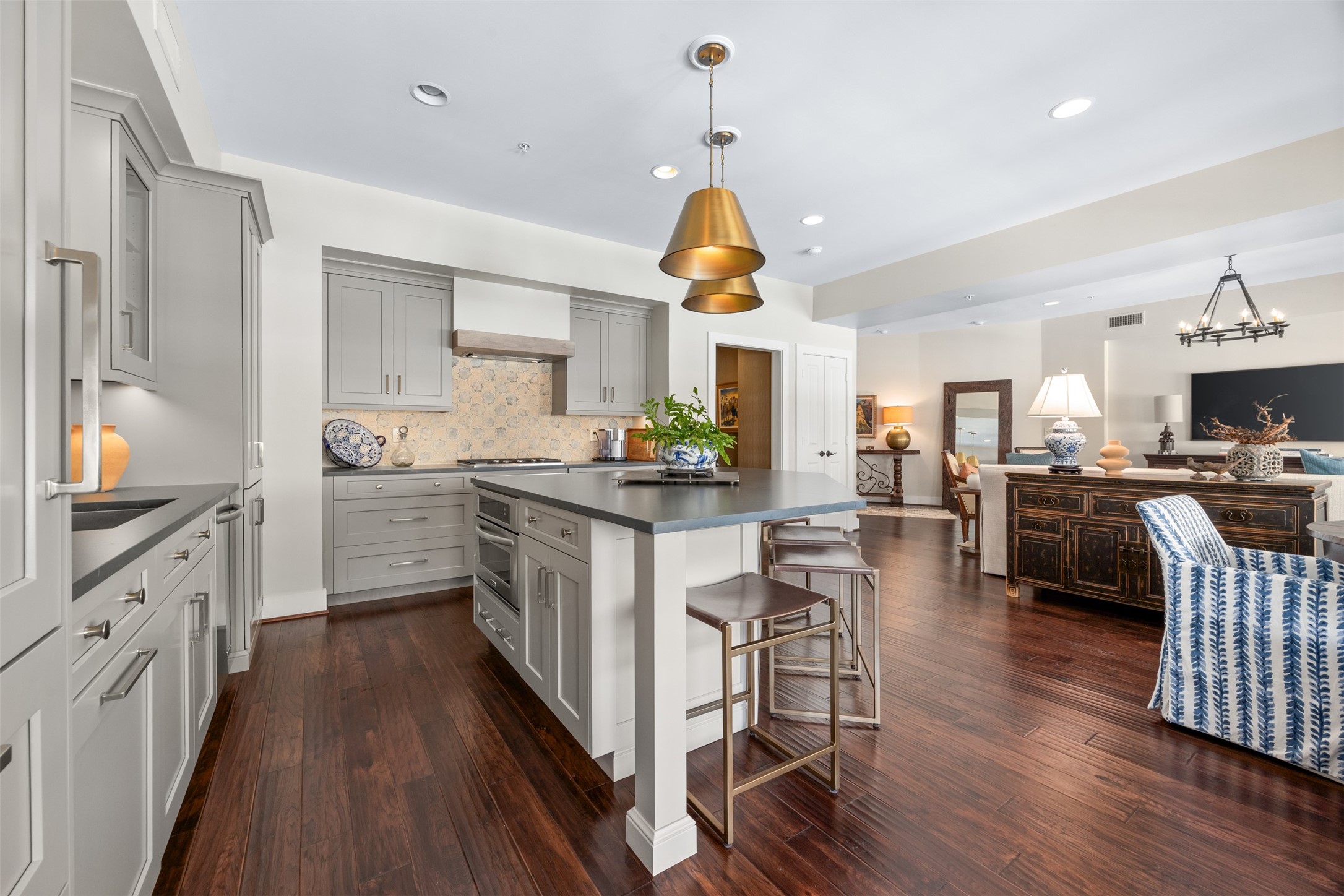 411 W 7th Street