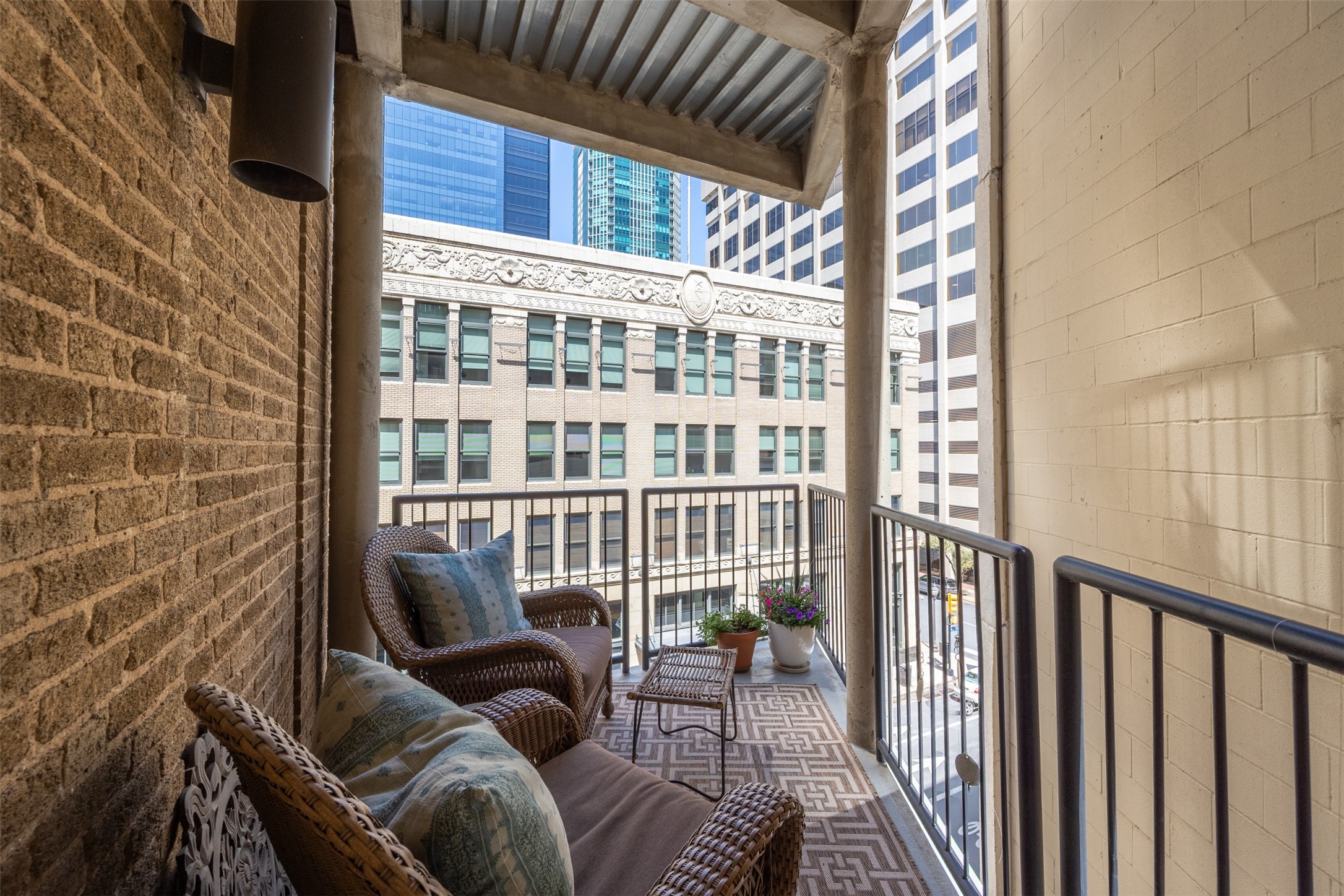 411 W 7th Street