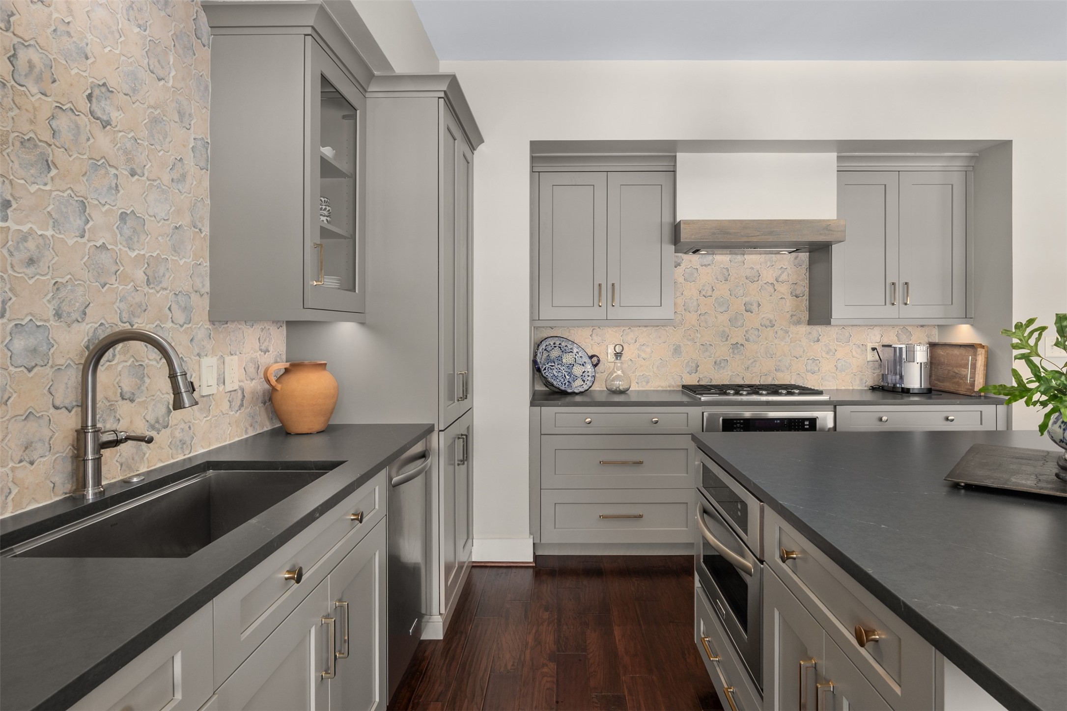 411 W 7th Street