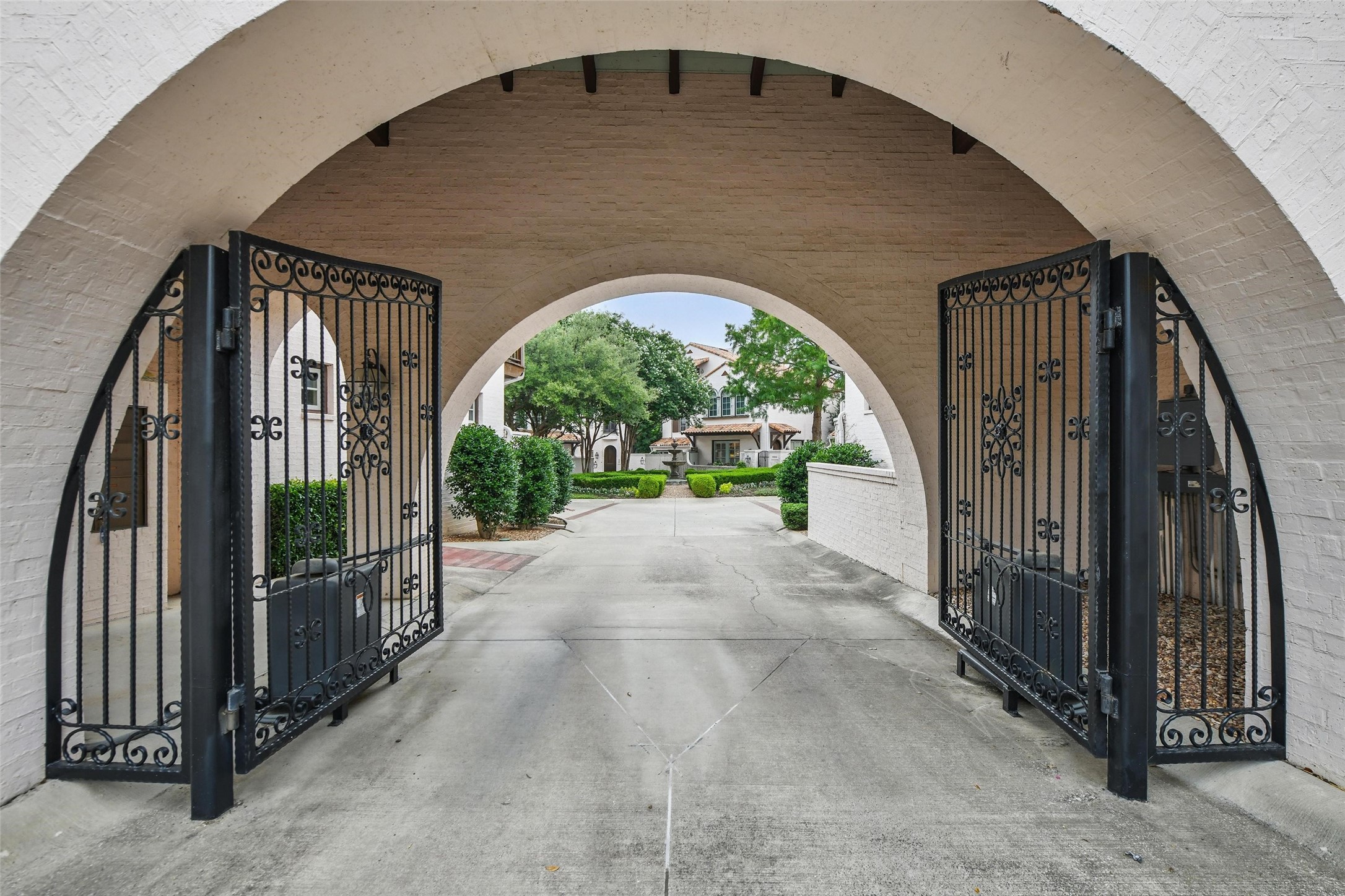 261 Casa Blanca Avenue