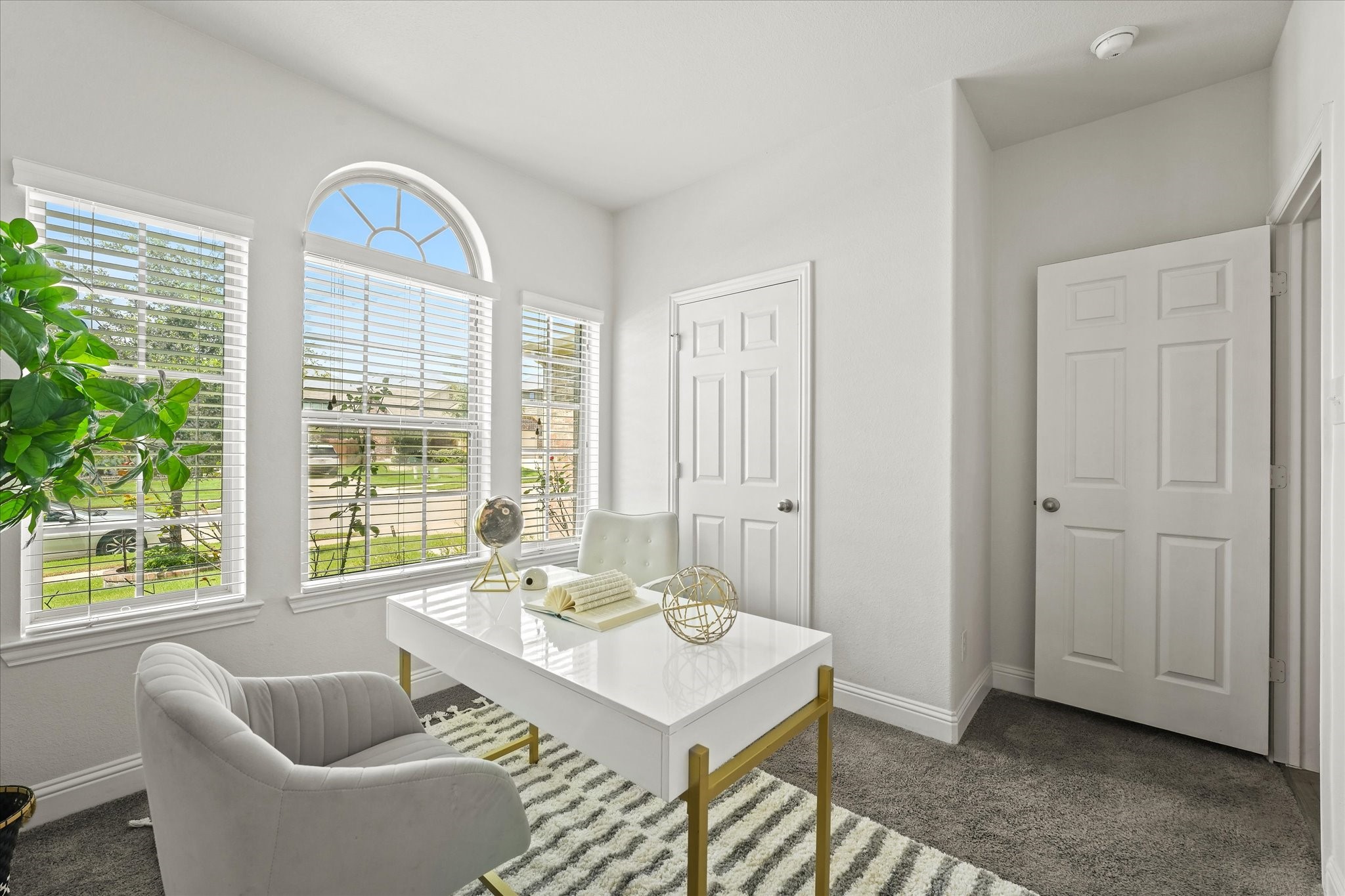 5653 Salt Springs