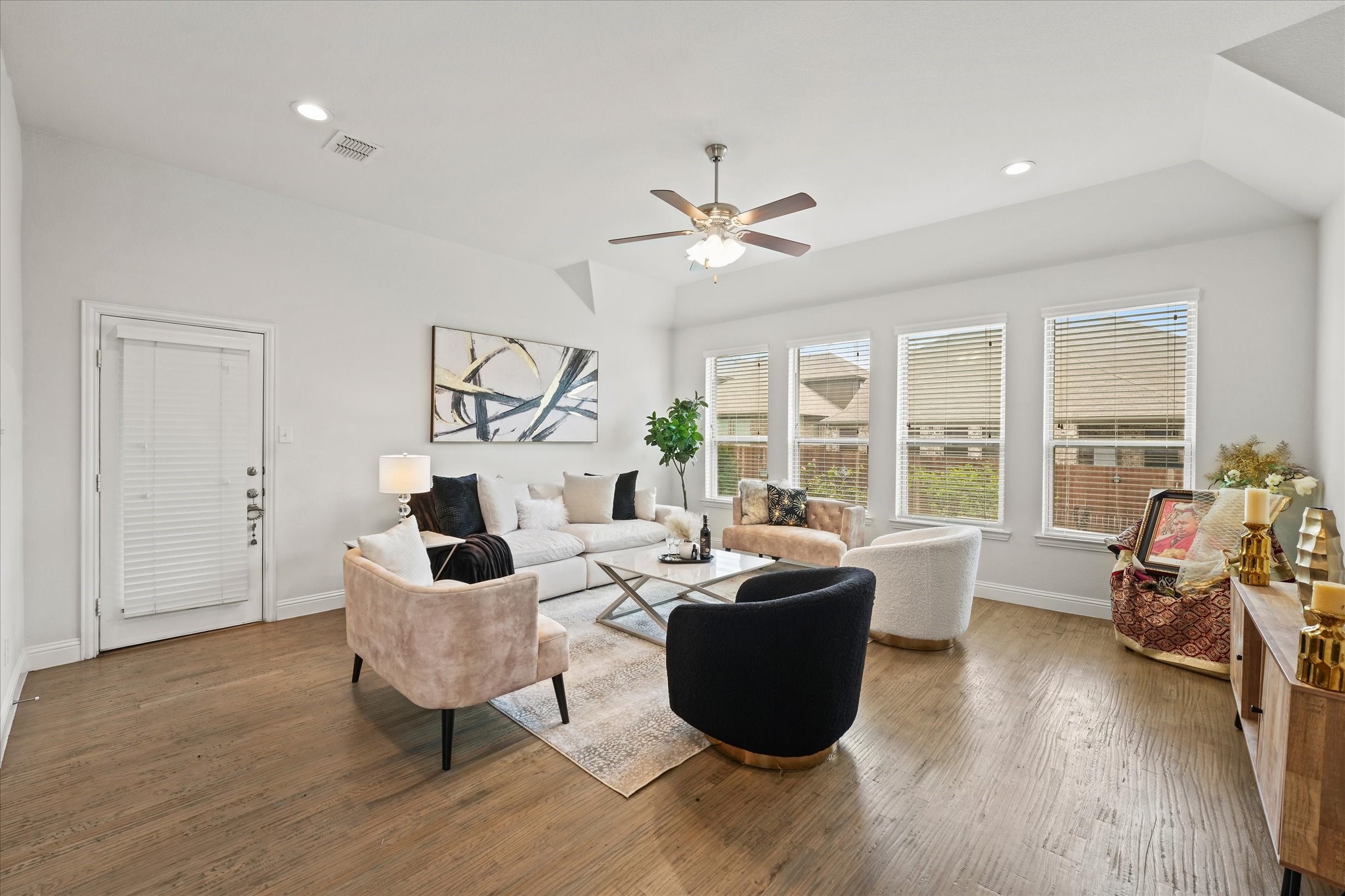 5653 Salt Springs