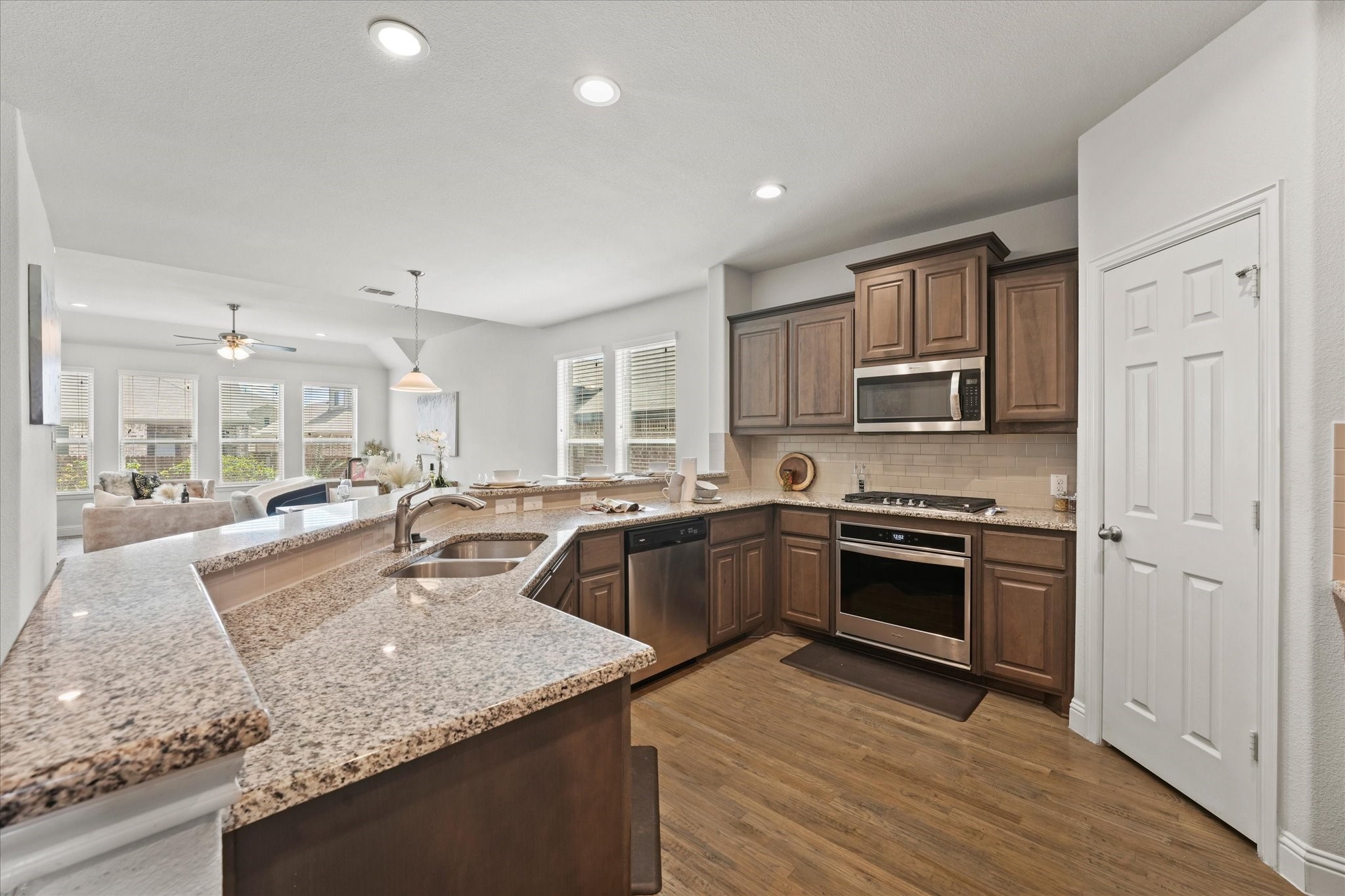 5653 Salt Springs