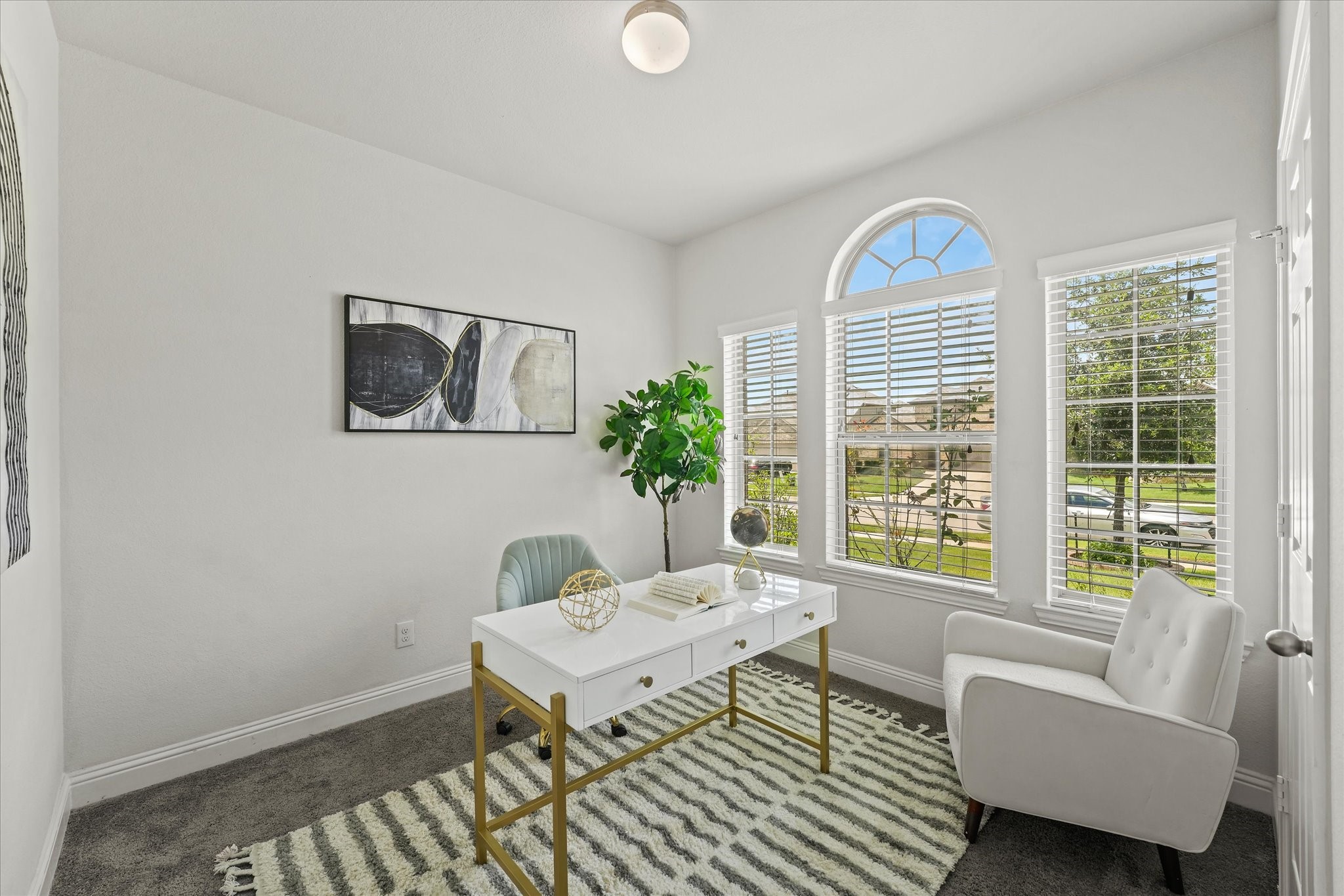 5653 Salt Springs