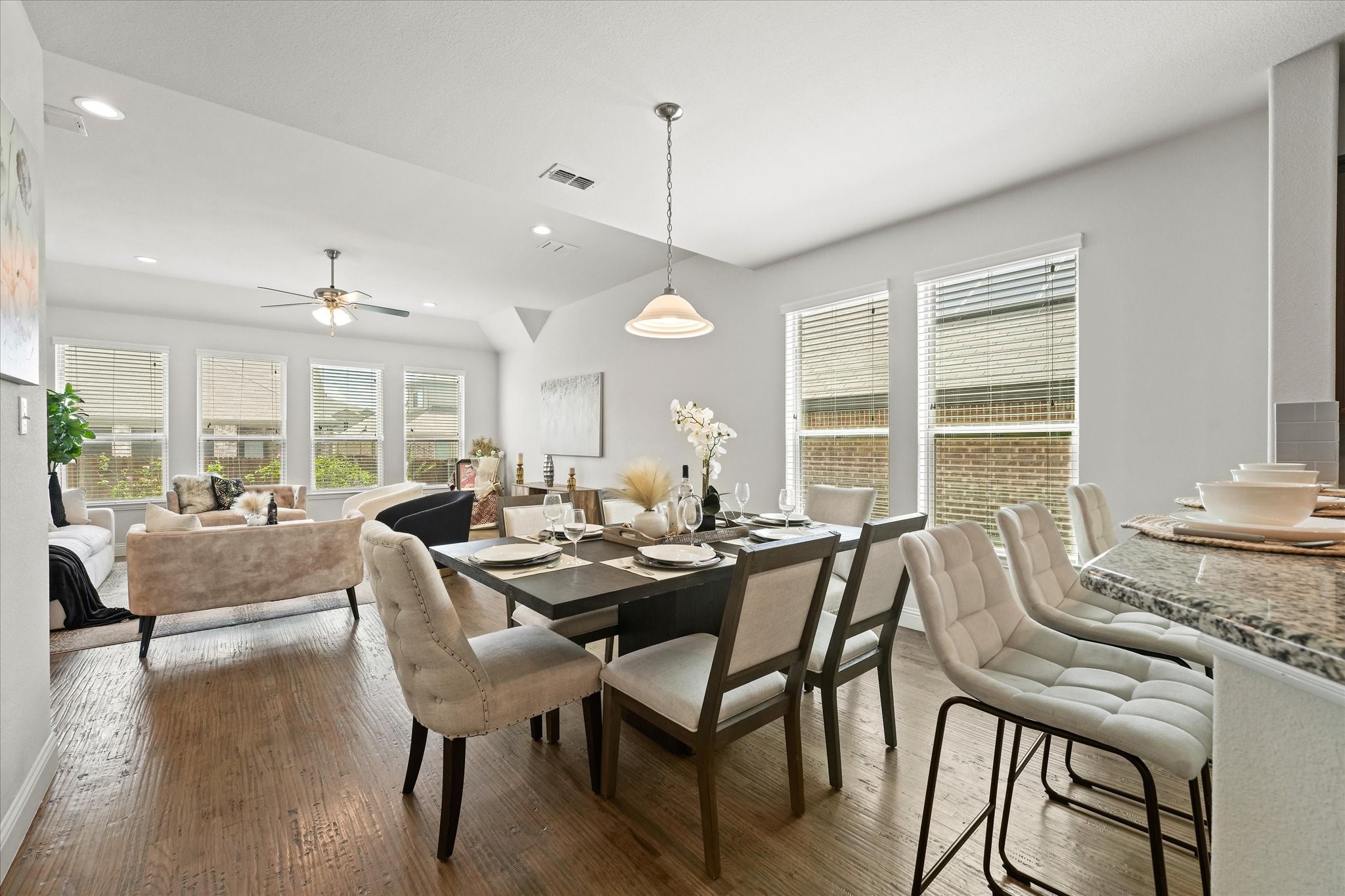 5653 Salt Springs
