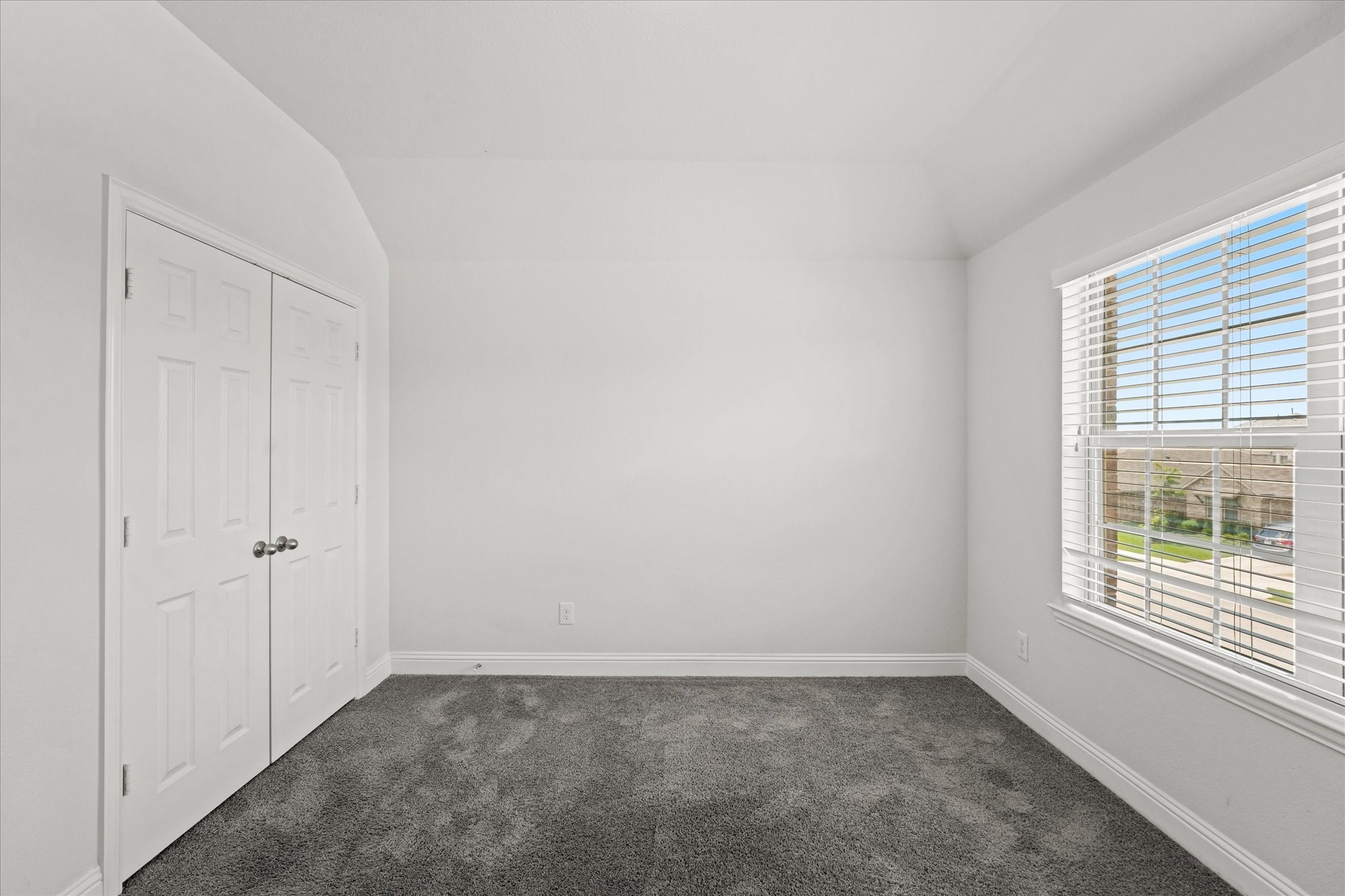 5653 Salt Springs