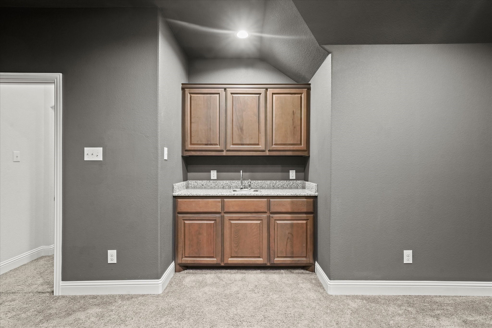 5653 Salt Springs