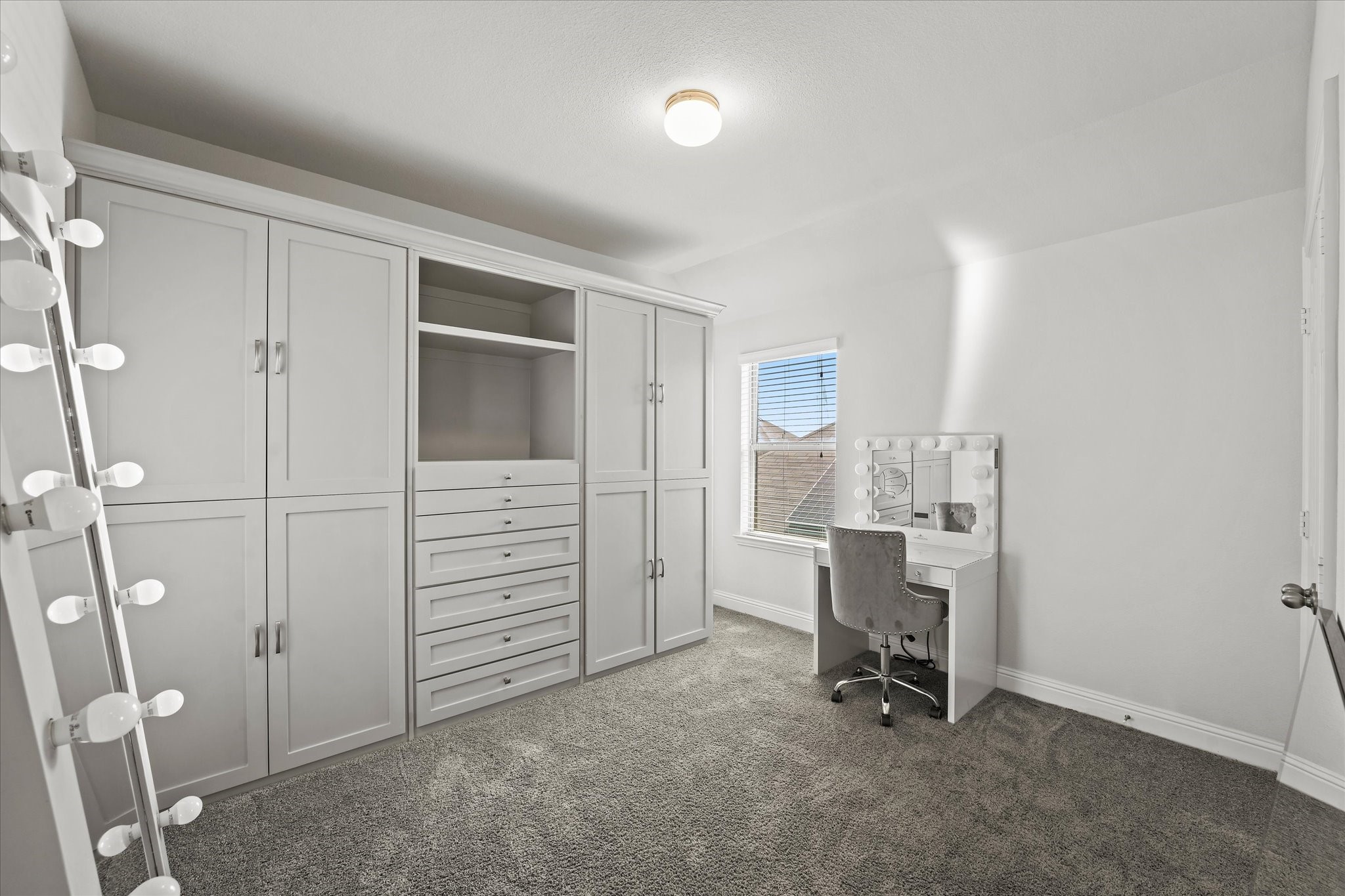 5653 Salt Springs