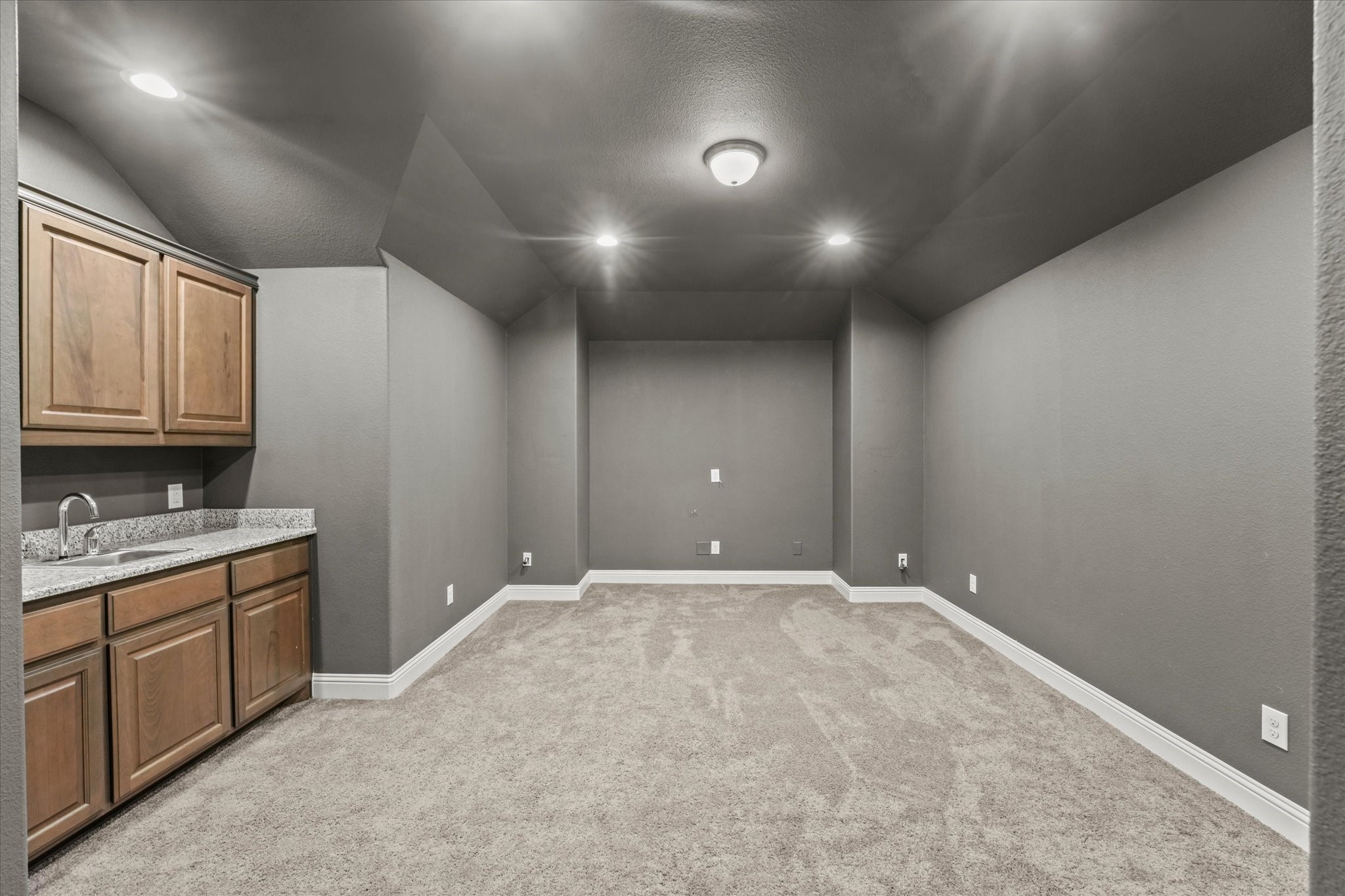 5653 Salt Springs