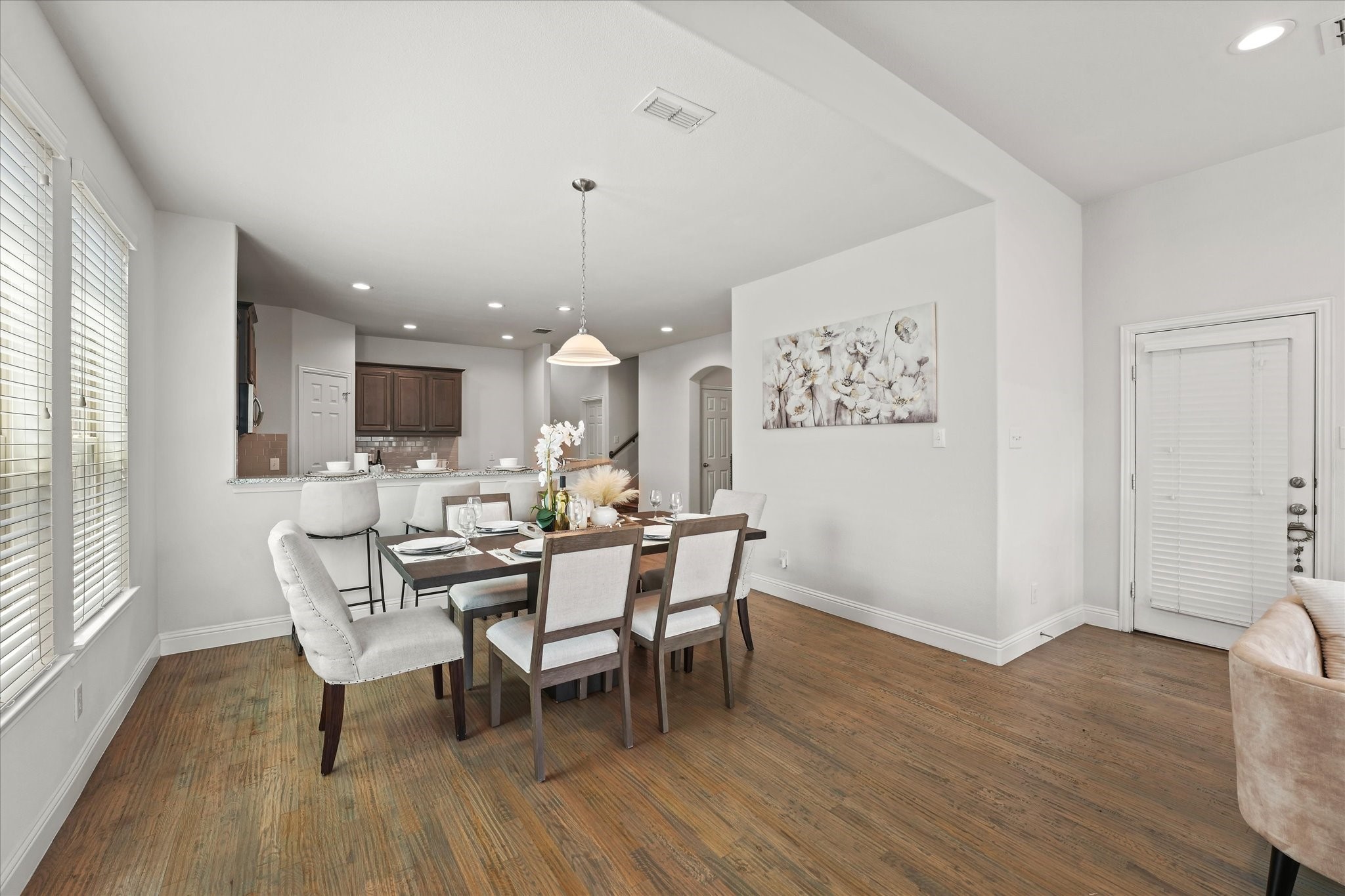 5653 Salt Springs