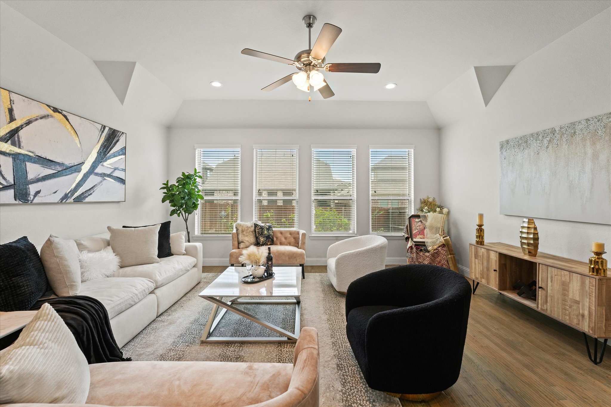 5653 Salt Springs