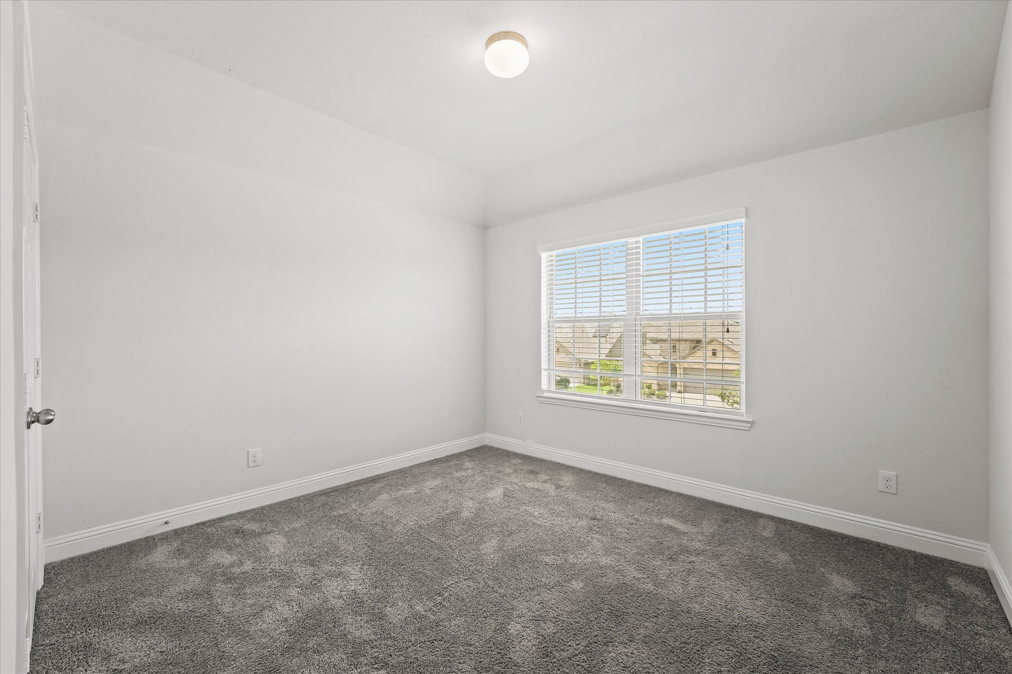 5653 Salt Springs