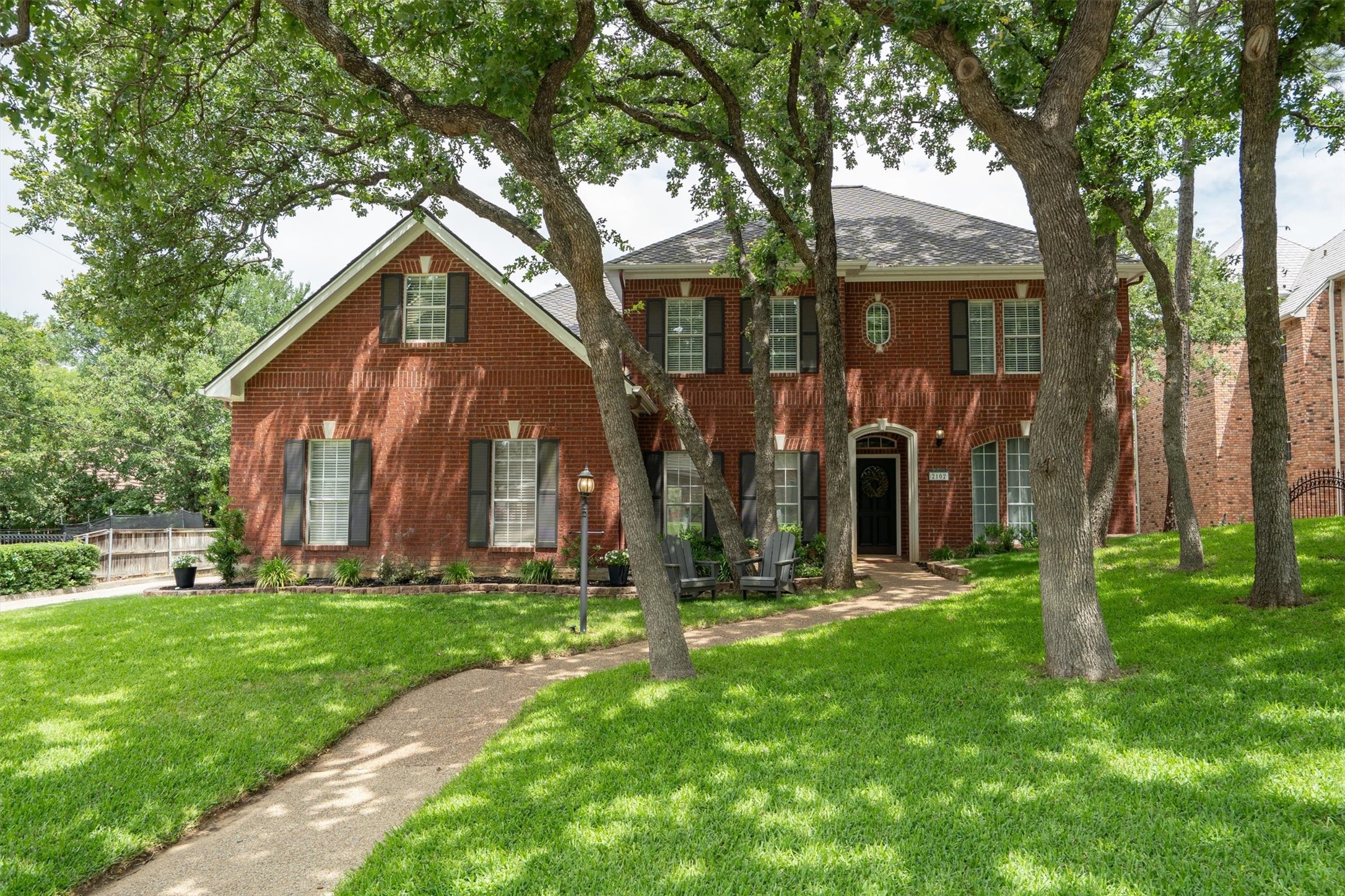 2102 Stonehaven Drive