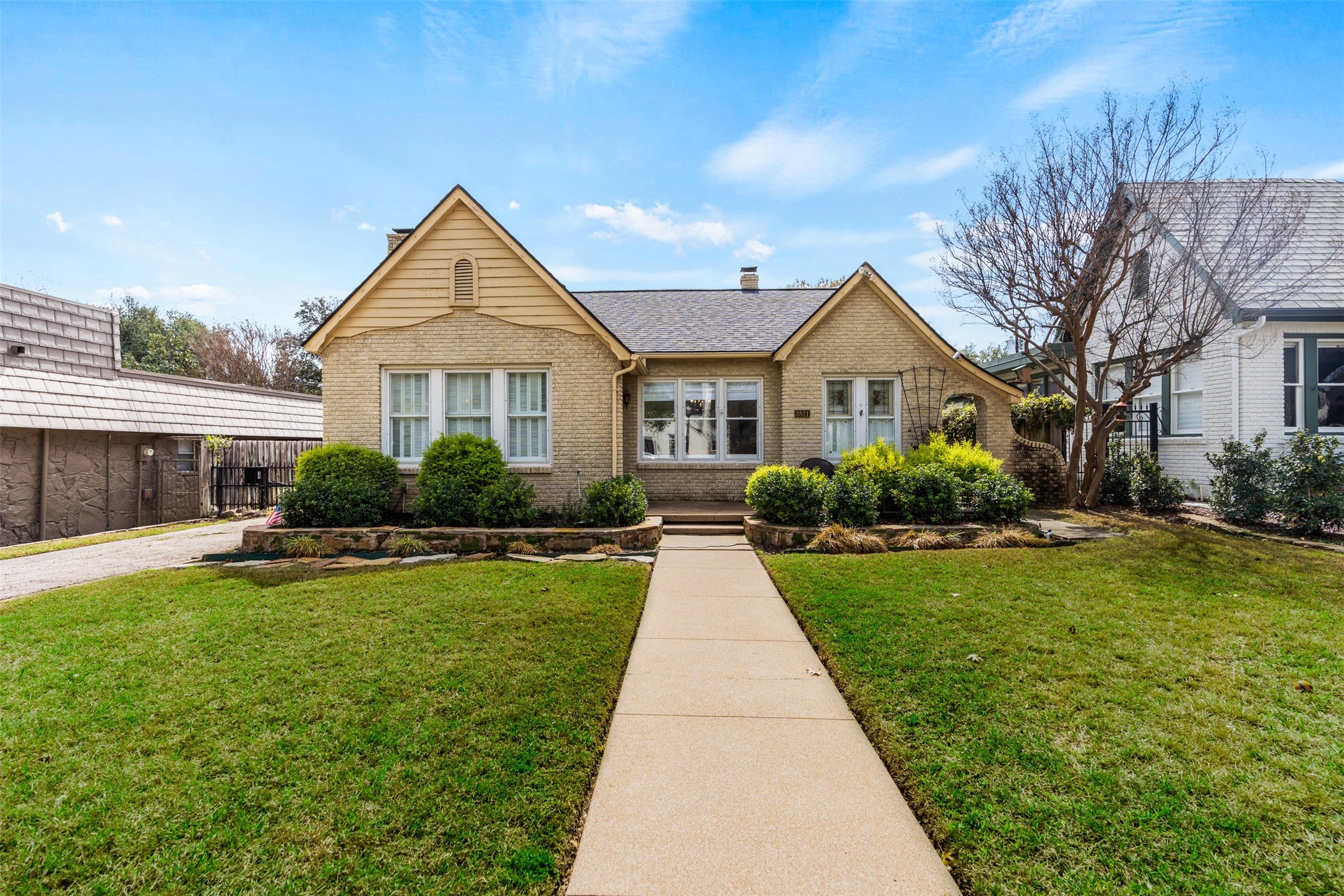 3821 Hamilton
