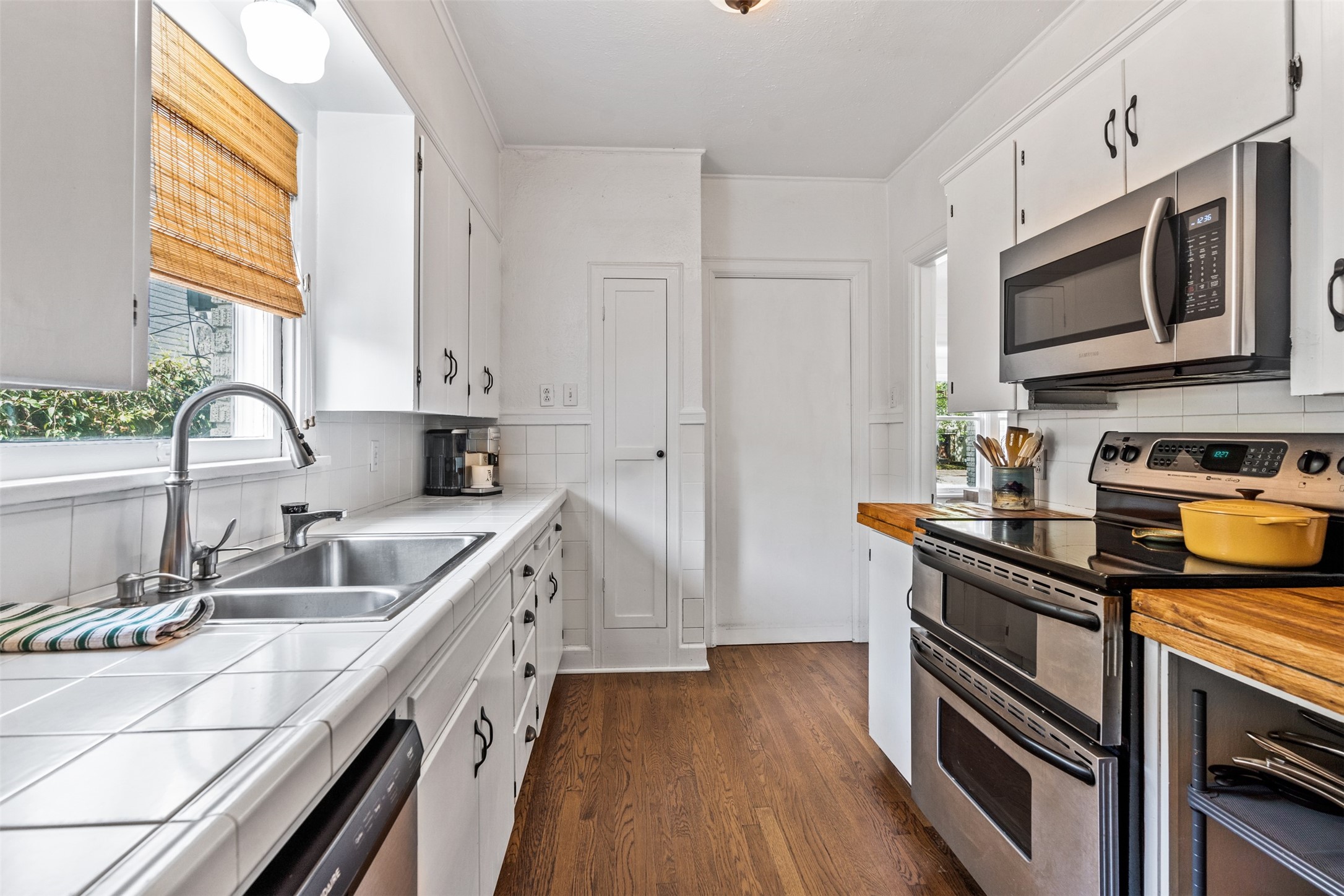 3821 Hamilton