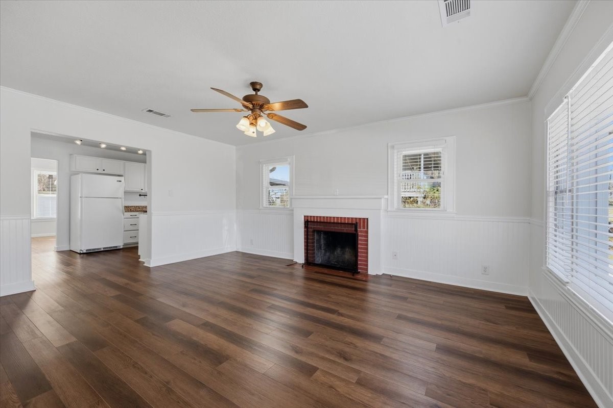 4715 White Oak Lane