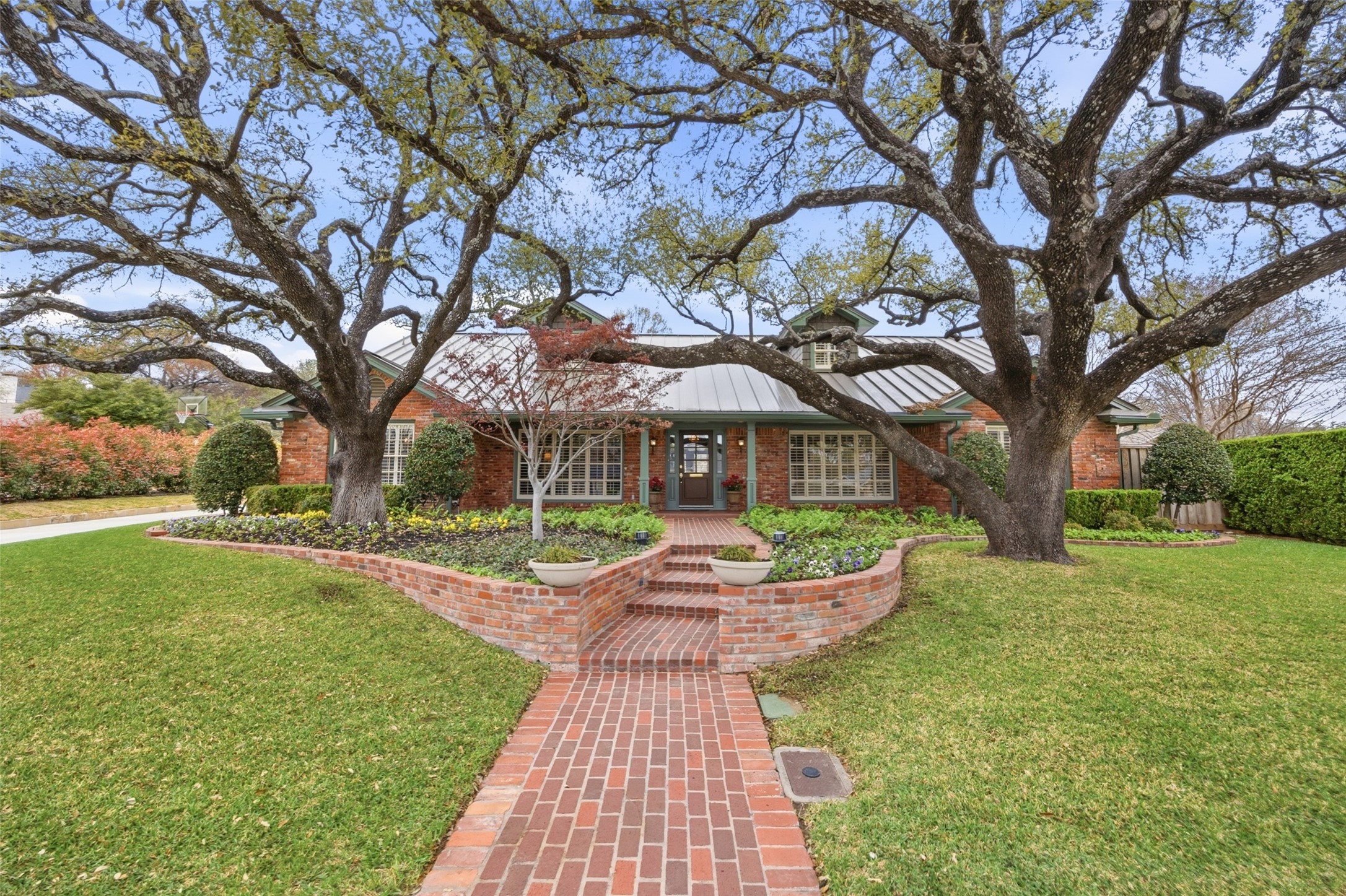 3908 Thistle Lane