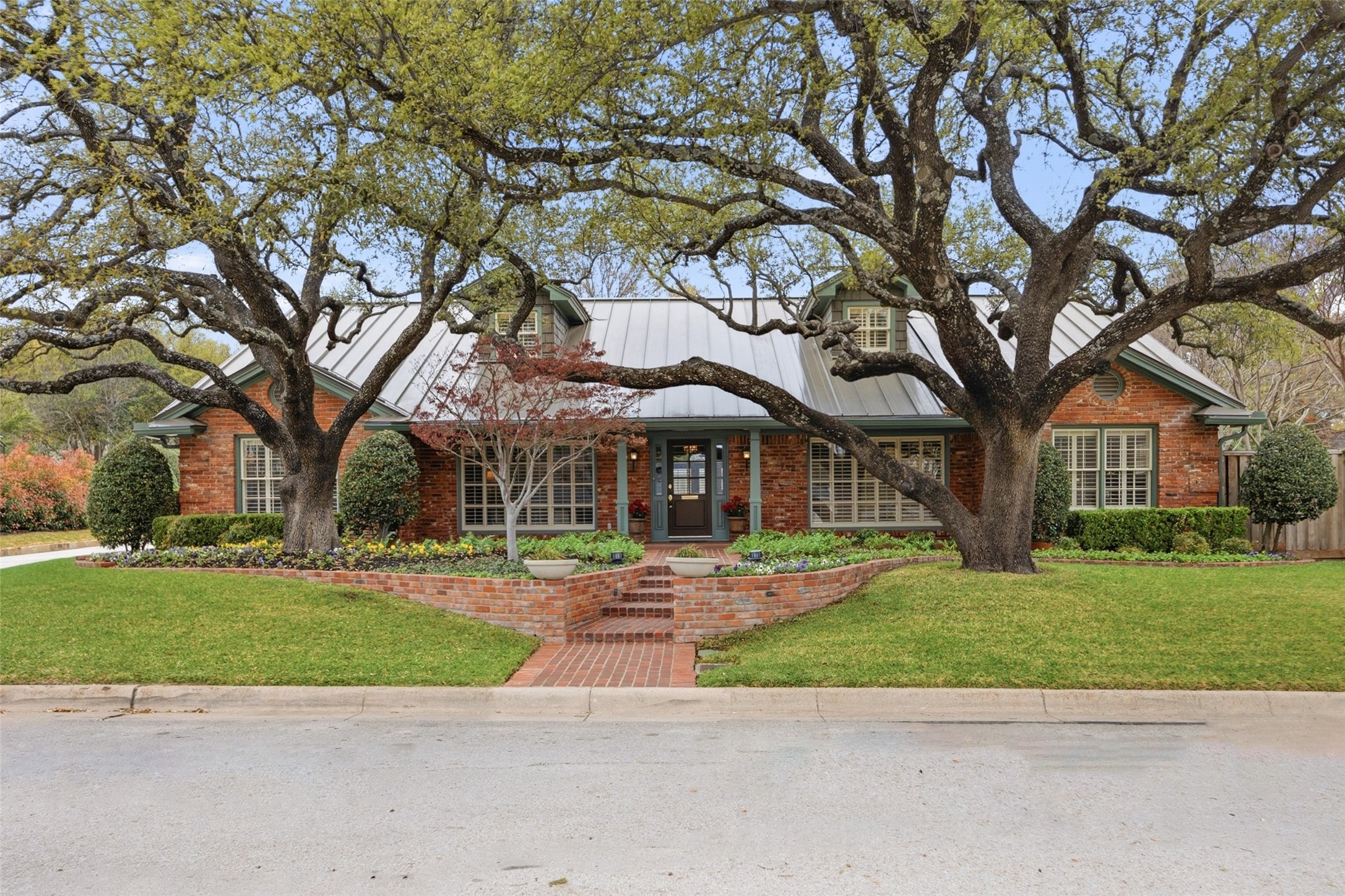 3908 Thistle Lane
