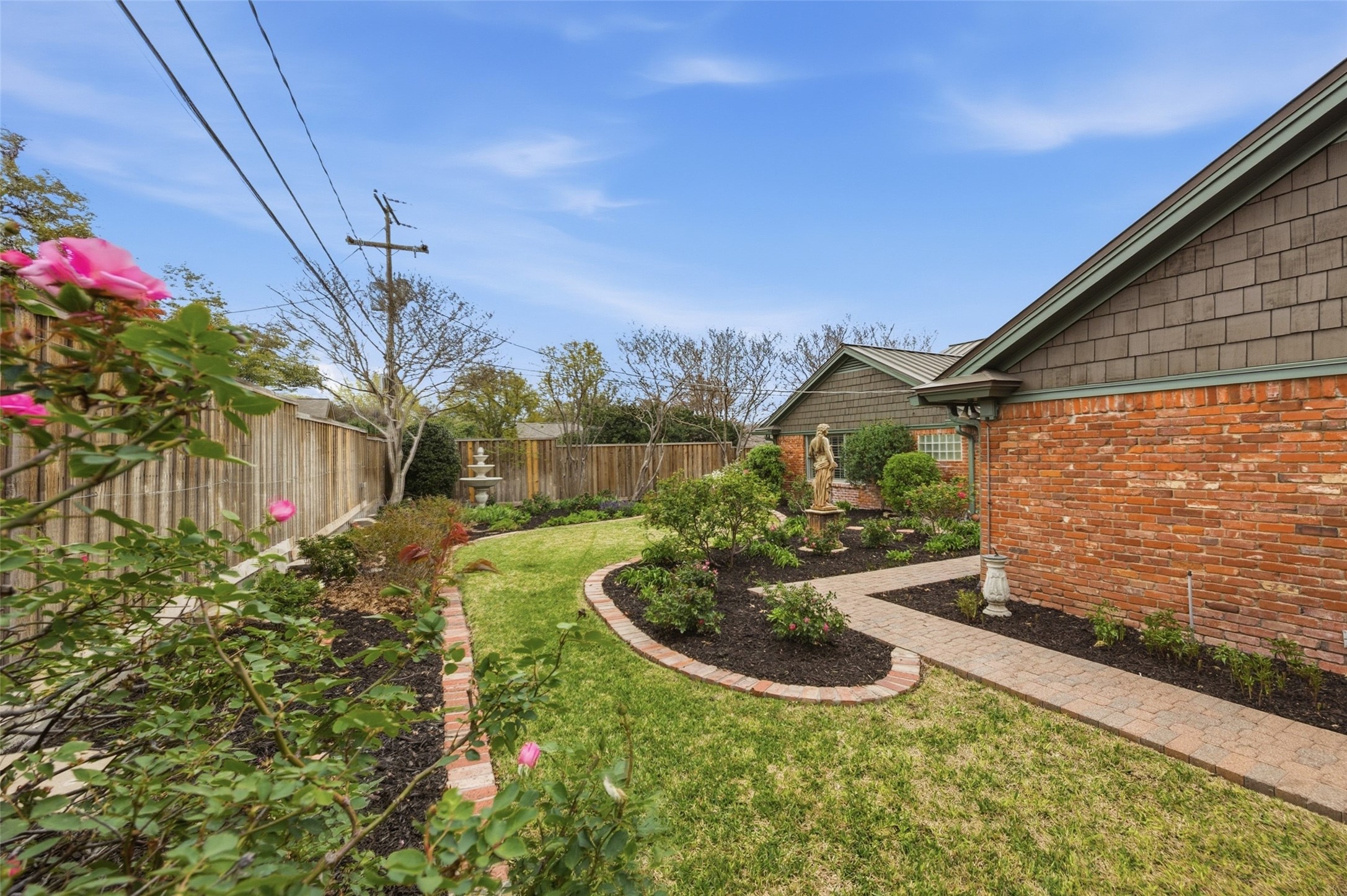 3908 Thistle Lane