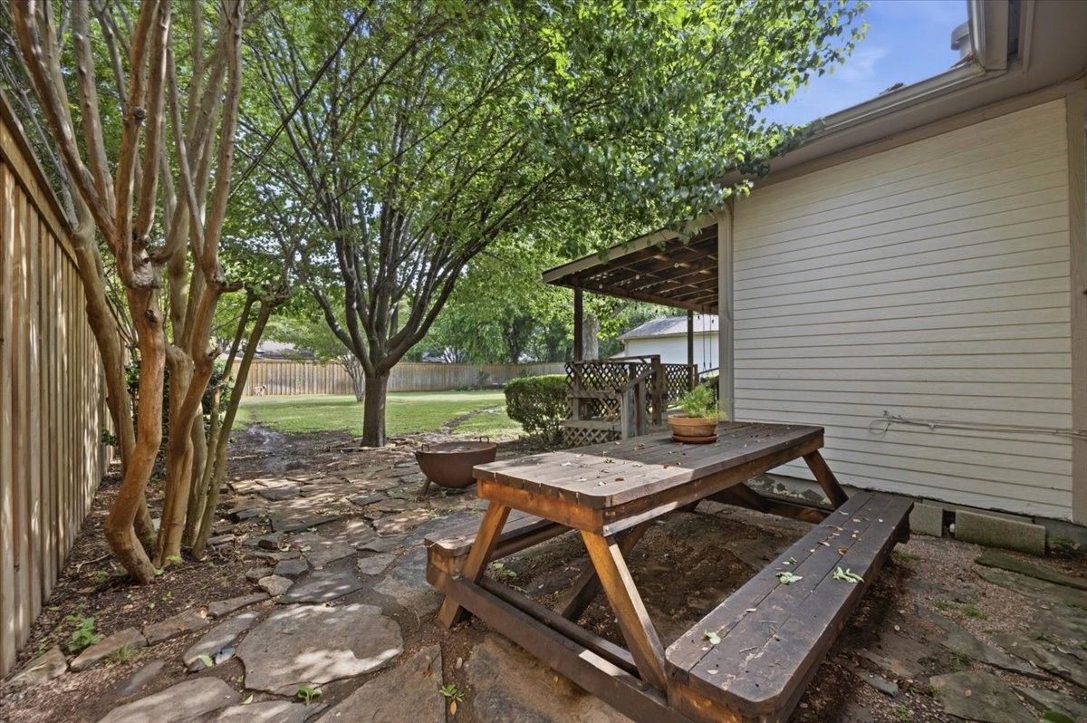 3724 Hilltop Road