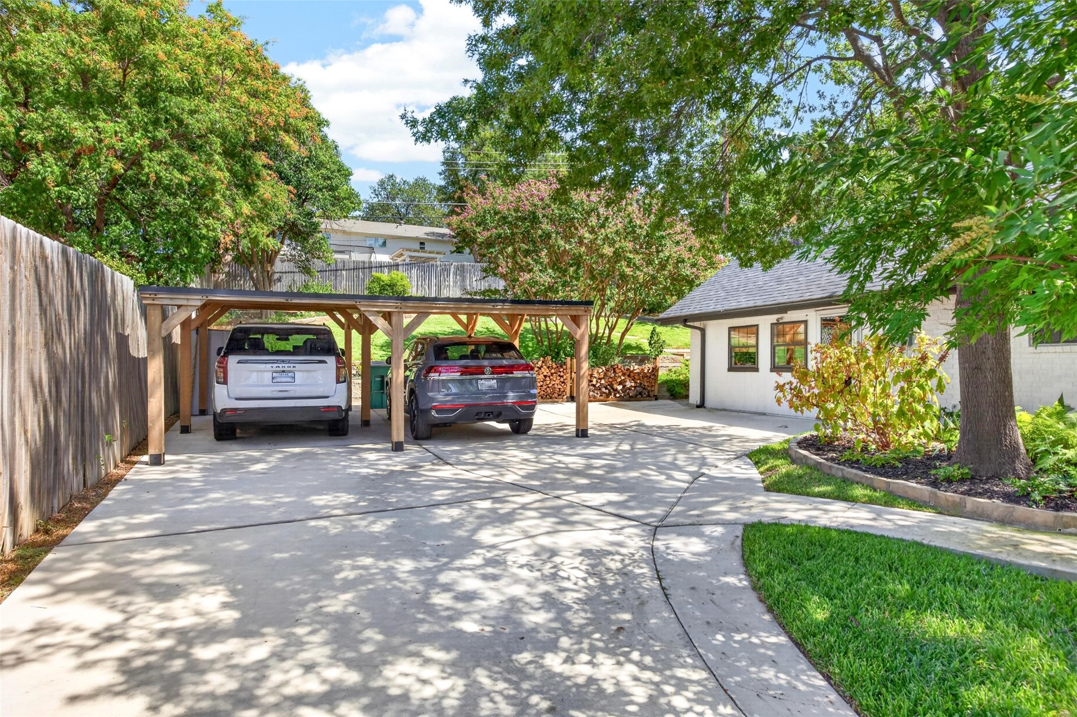1609 Ems Road W