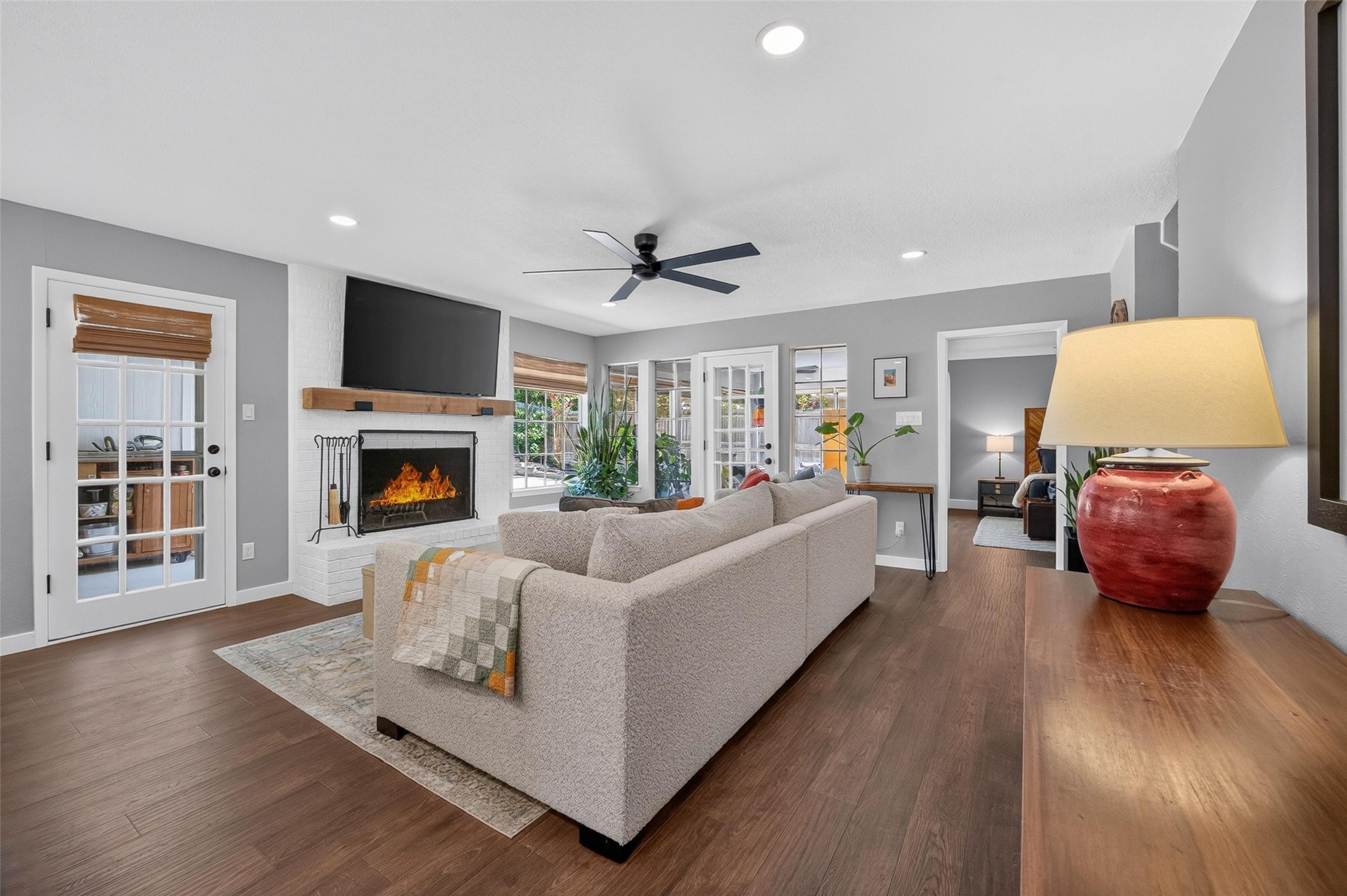 1609 Ems Road W