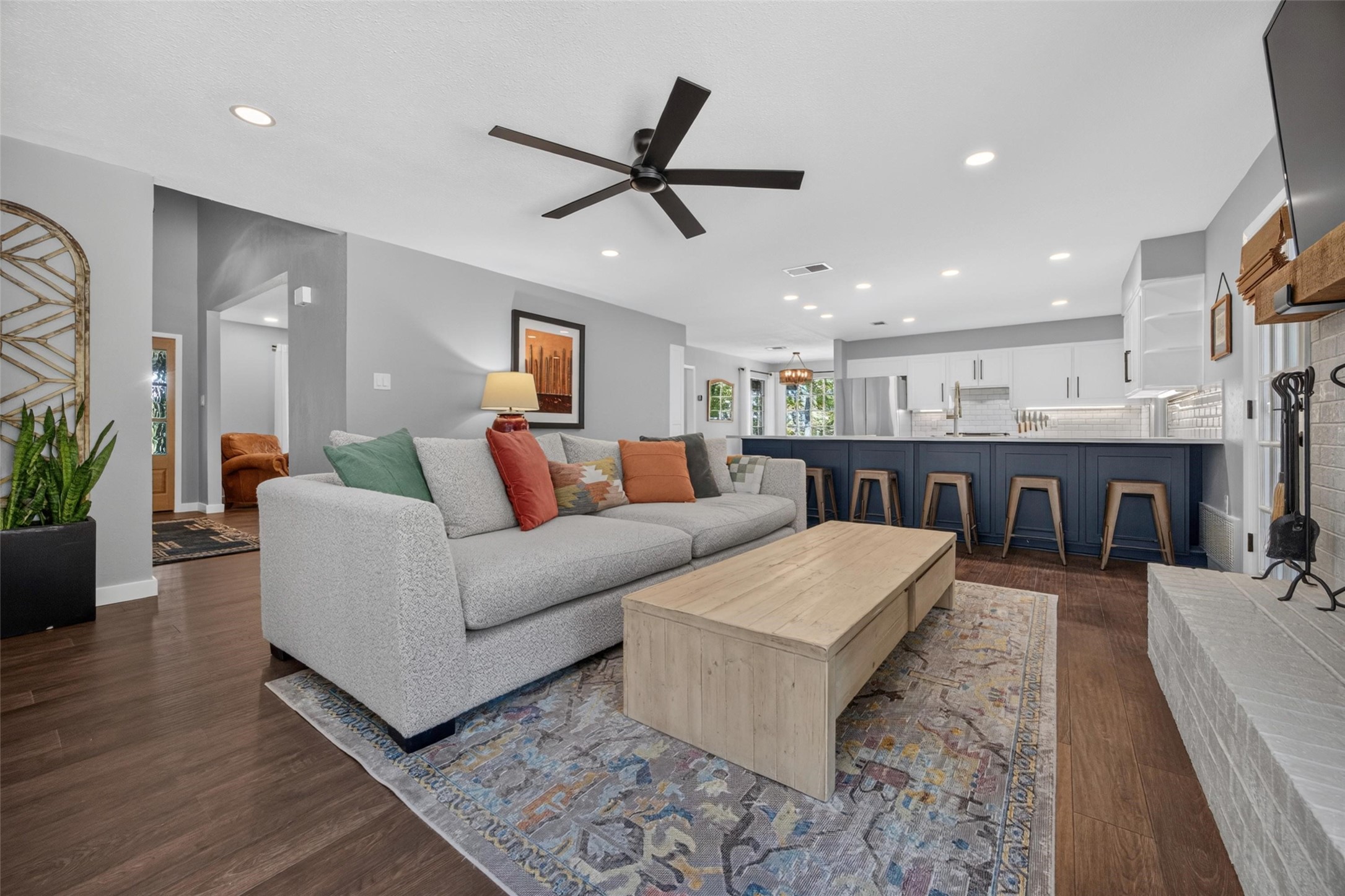 1609 Ems Road W