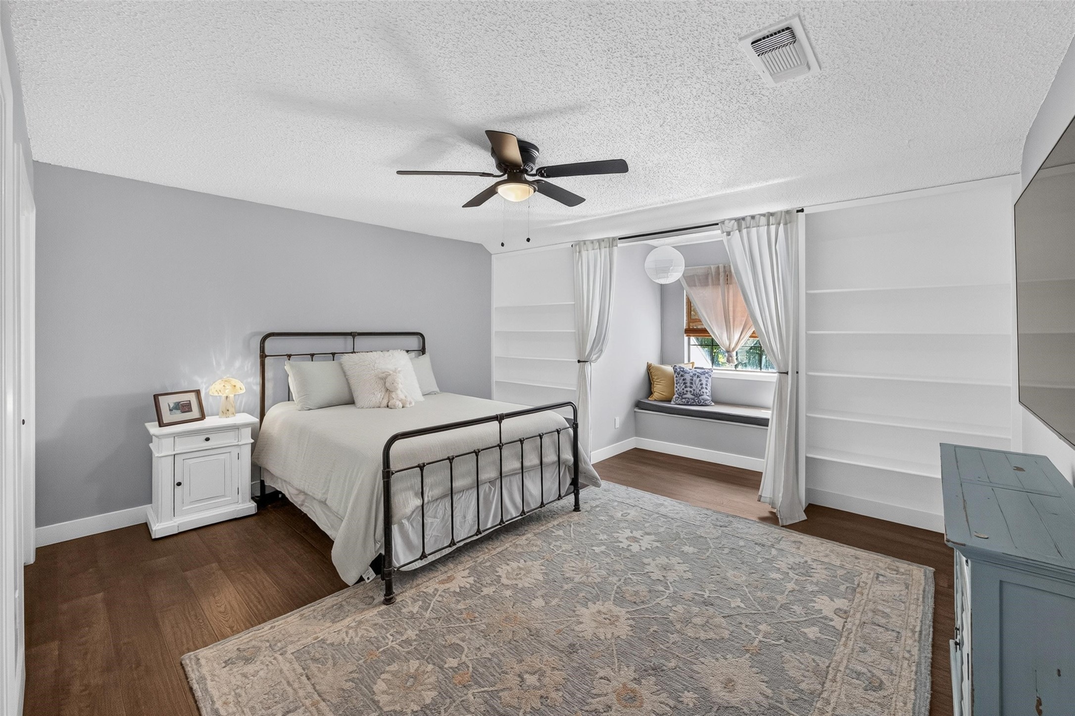 1609 Ems Road W