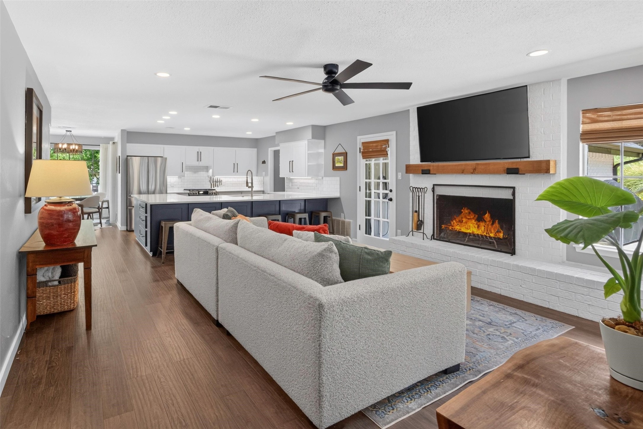 1609 Ems Road W